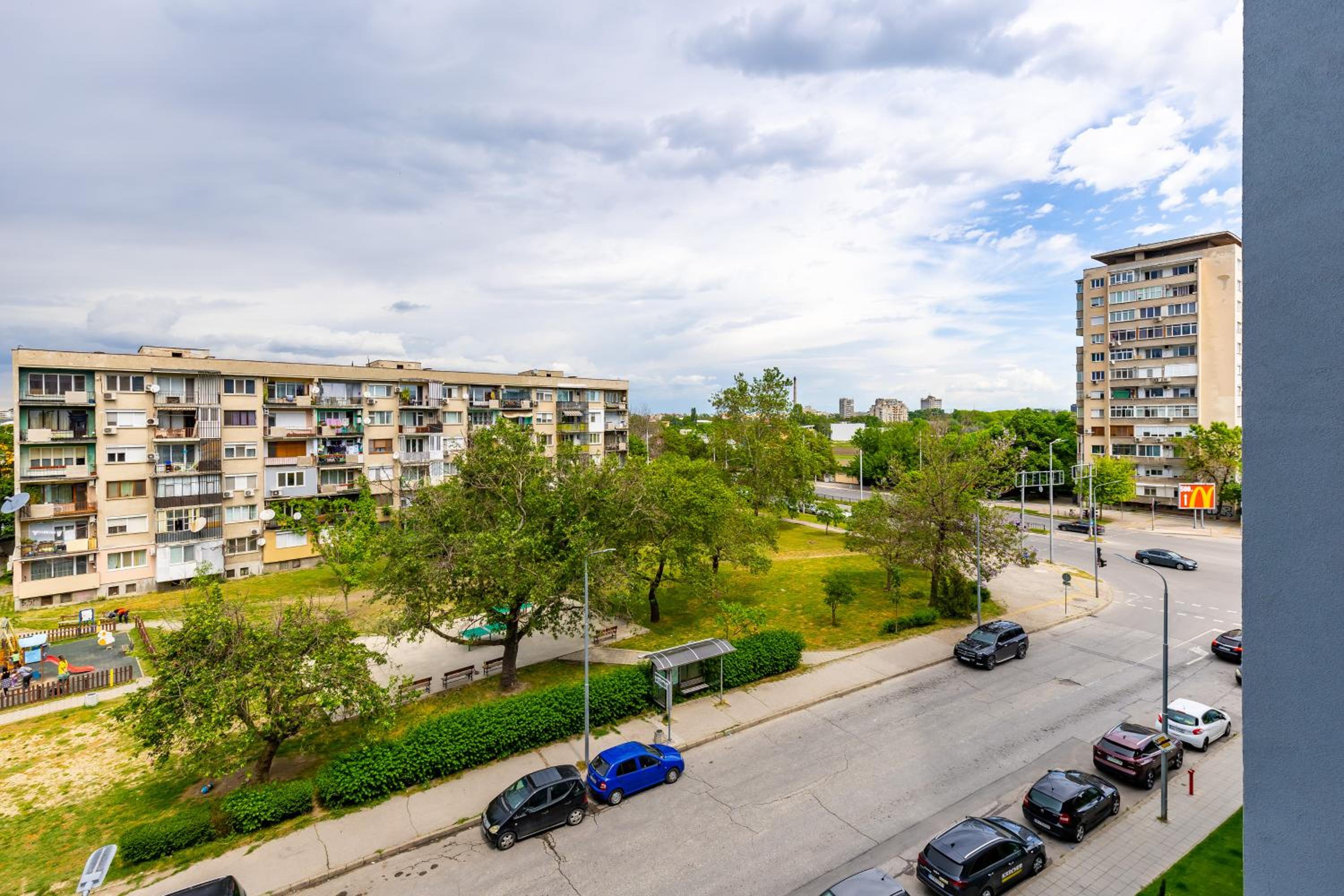 1BR Modern and Cozy Apartment with Free Street Parking
