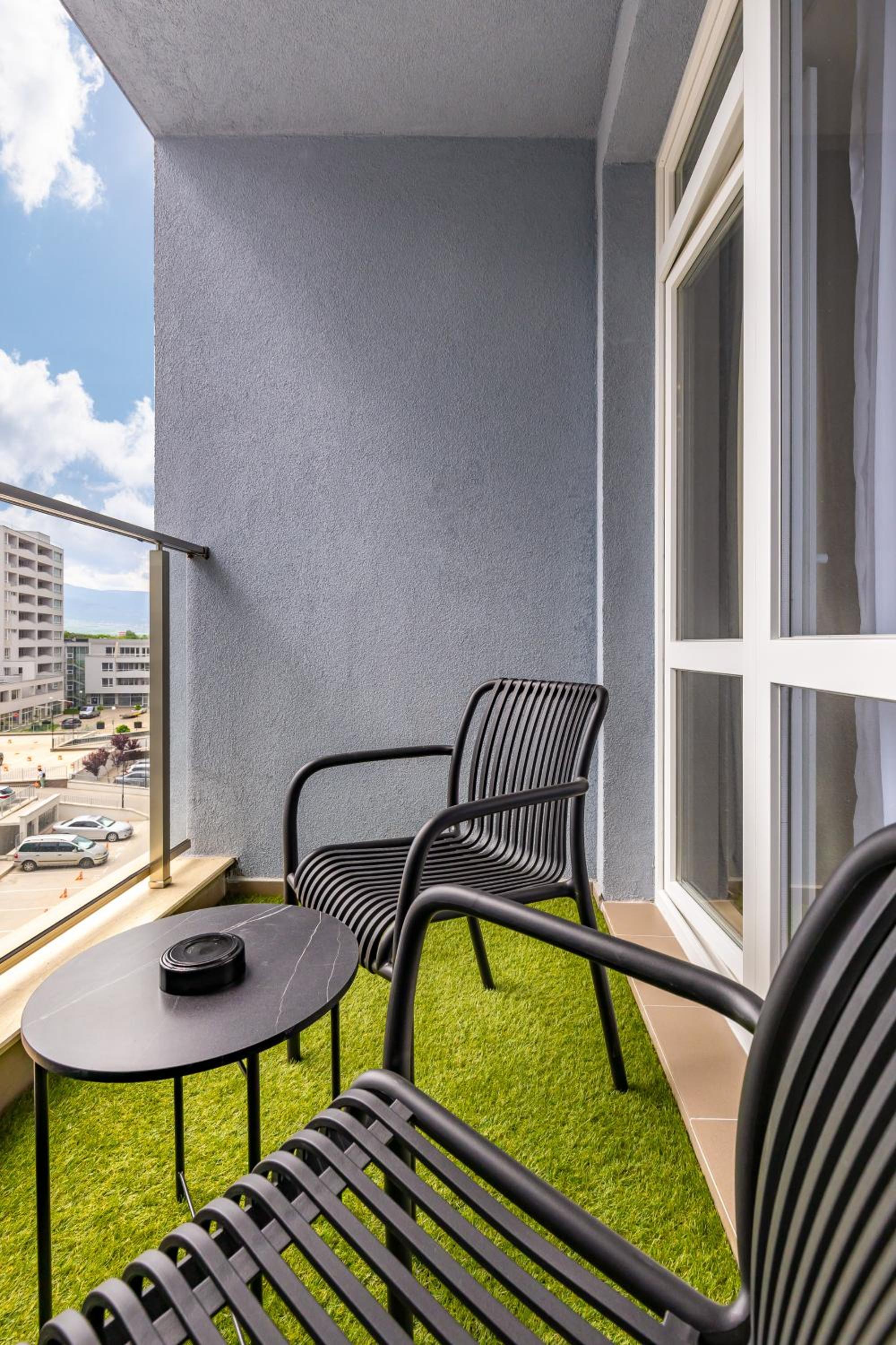 1BR Modern and Cozy Apartment with Free Street Parking