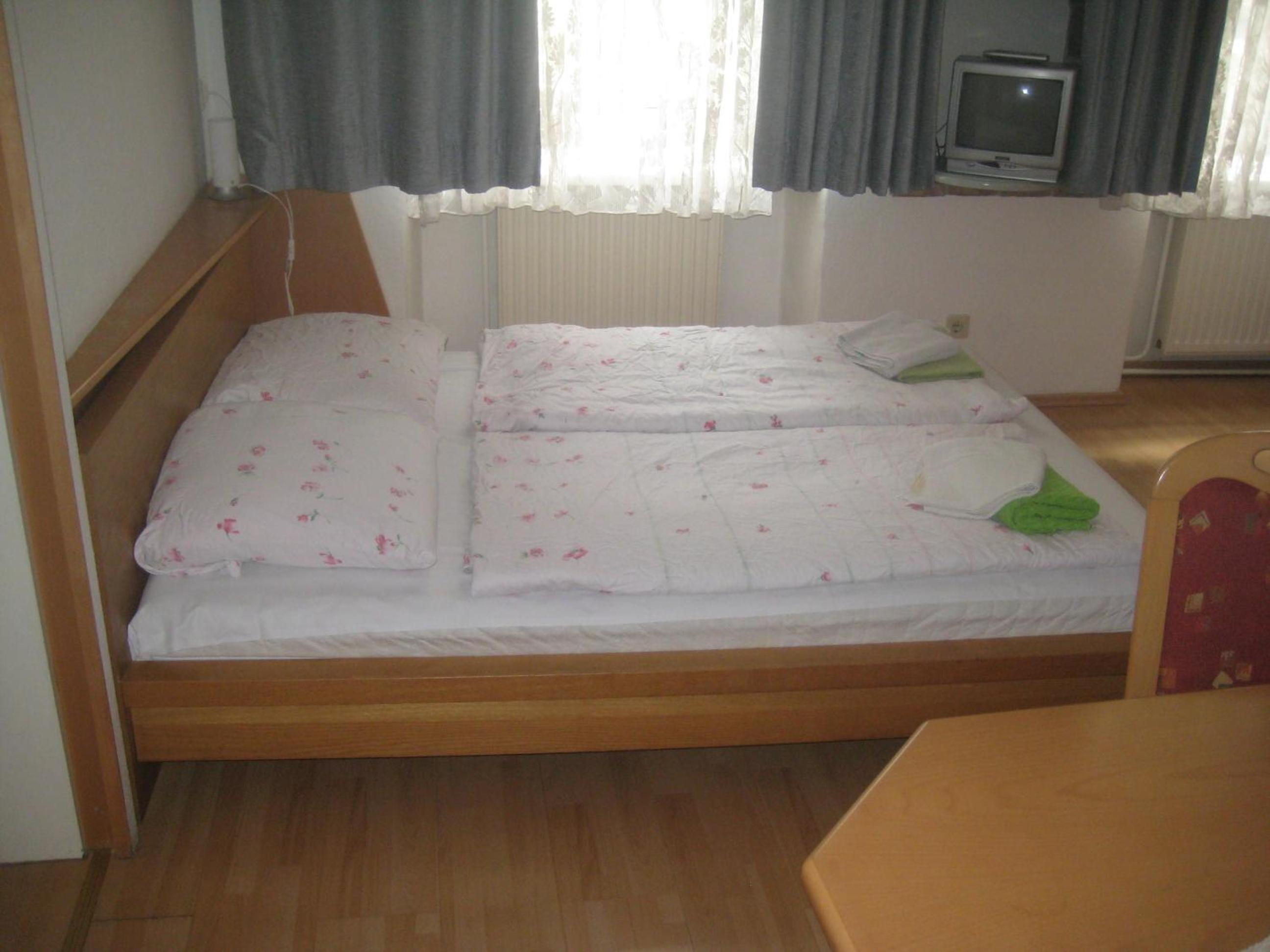 HappyHostel