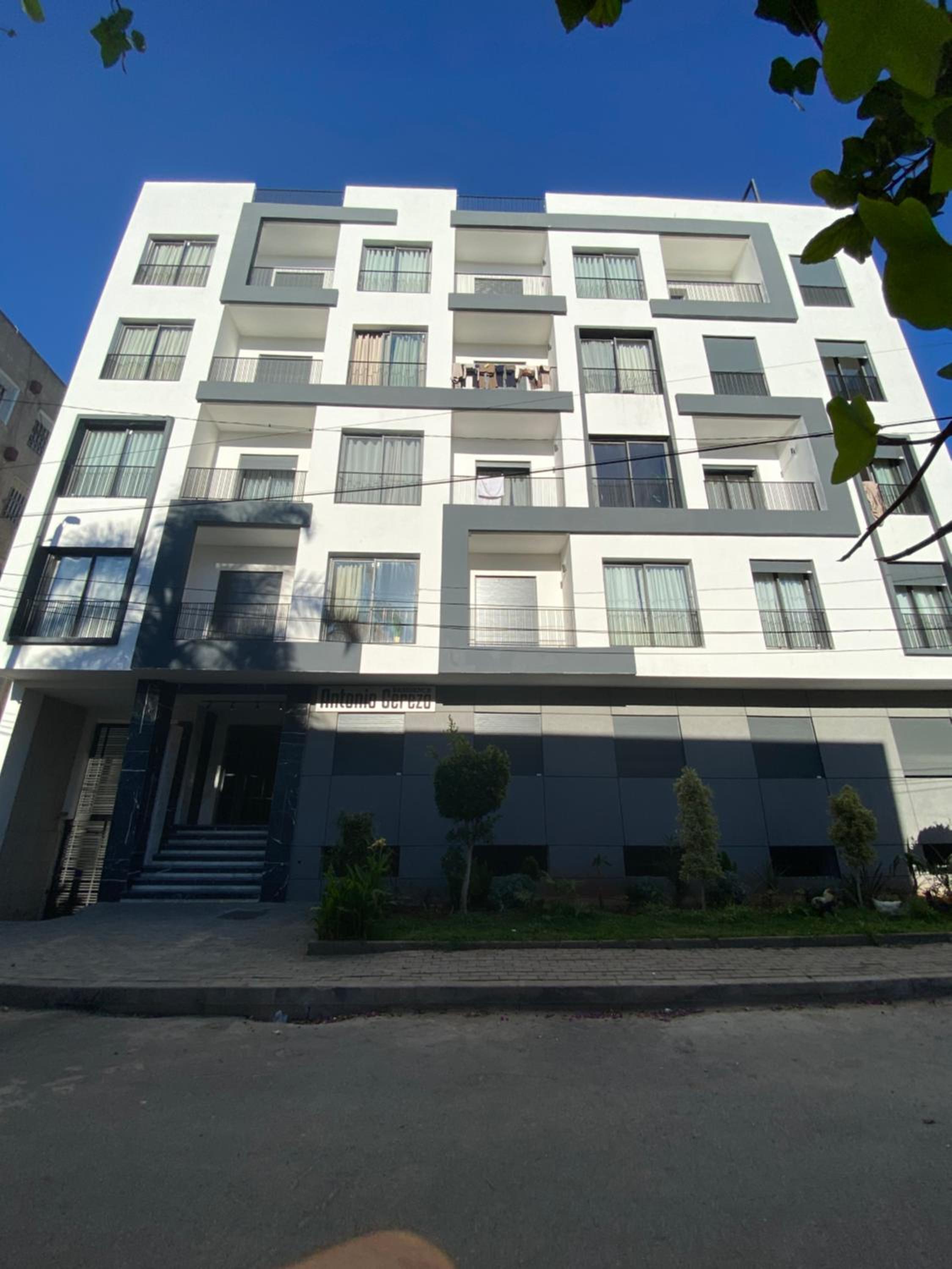 Modern & Fully equipped 1BDR Flats in Palmiers Central Casablanca with Terrace & Parking