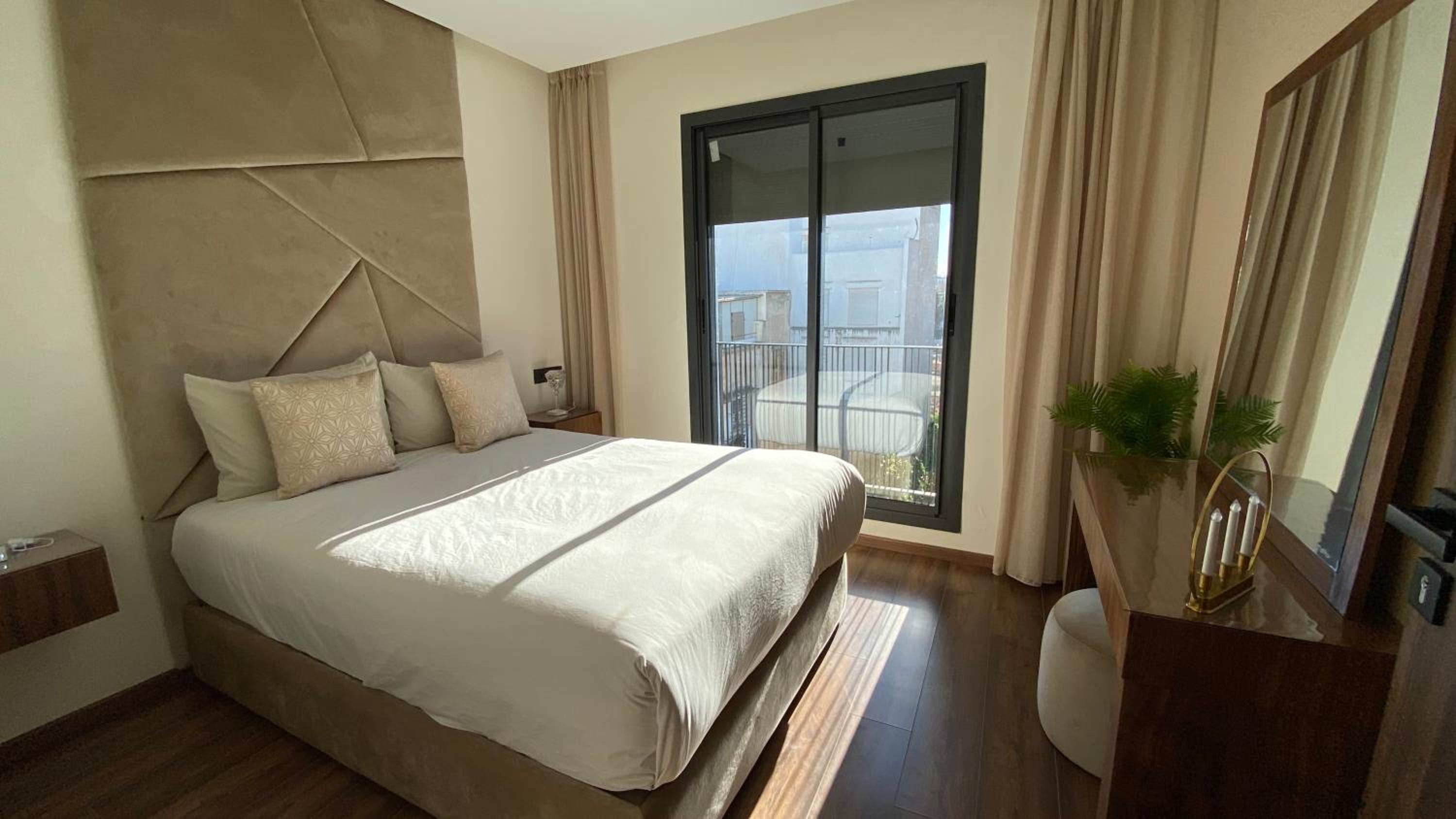 Modern & Fully equipped 1BDR Flats in Palmiers Central Casablanca with Terrace & Parking