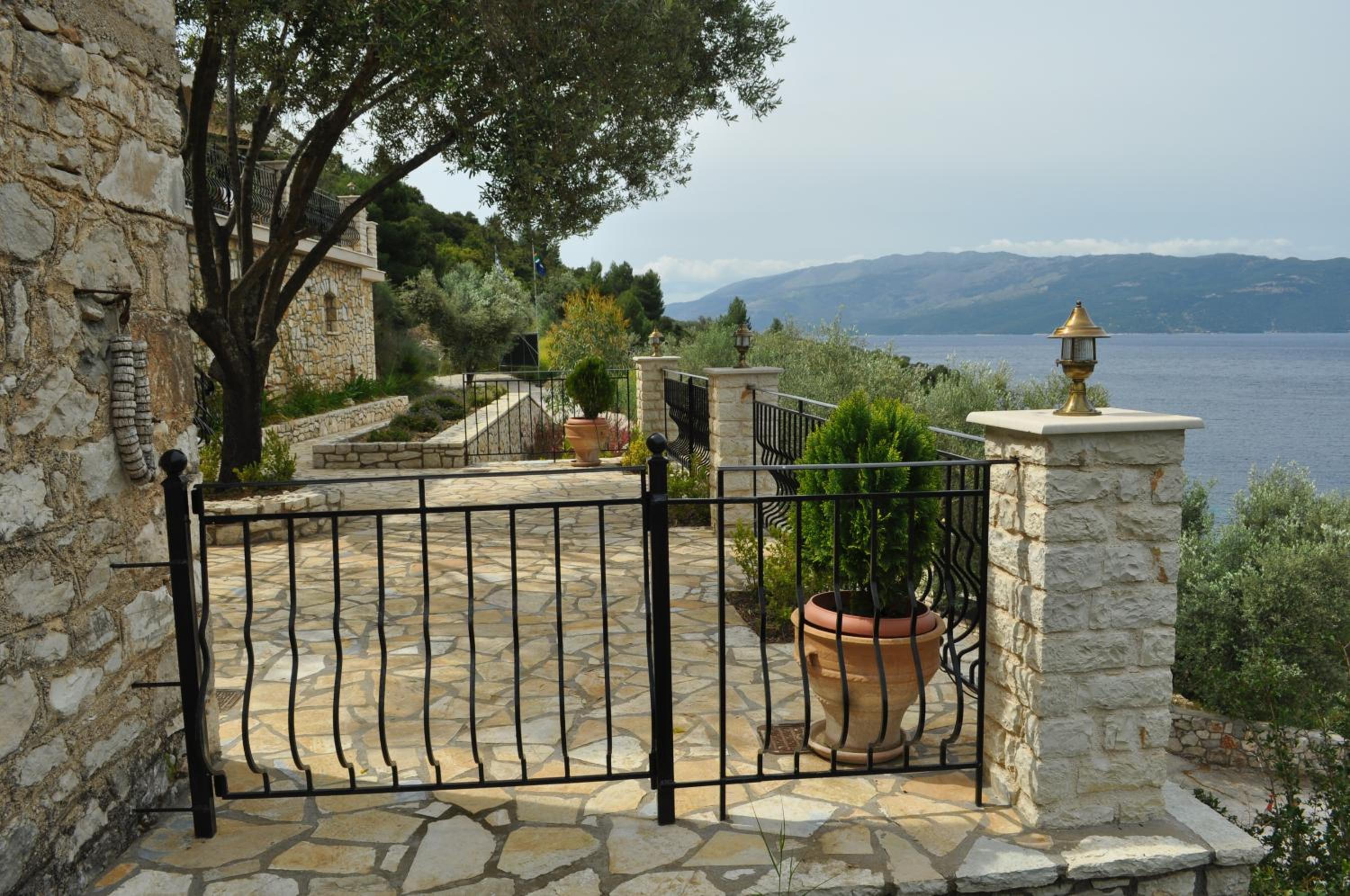 Poli Home