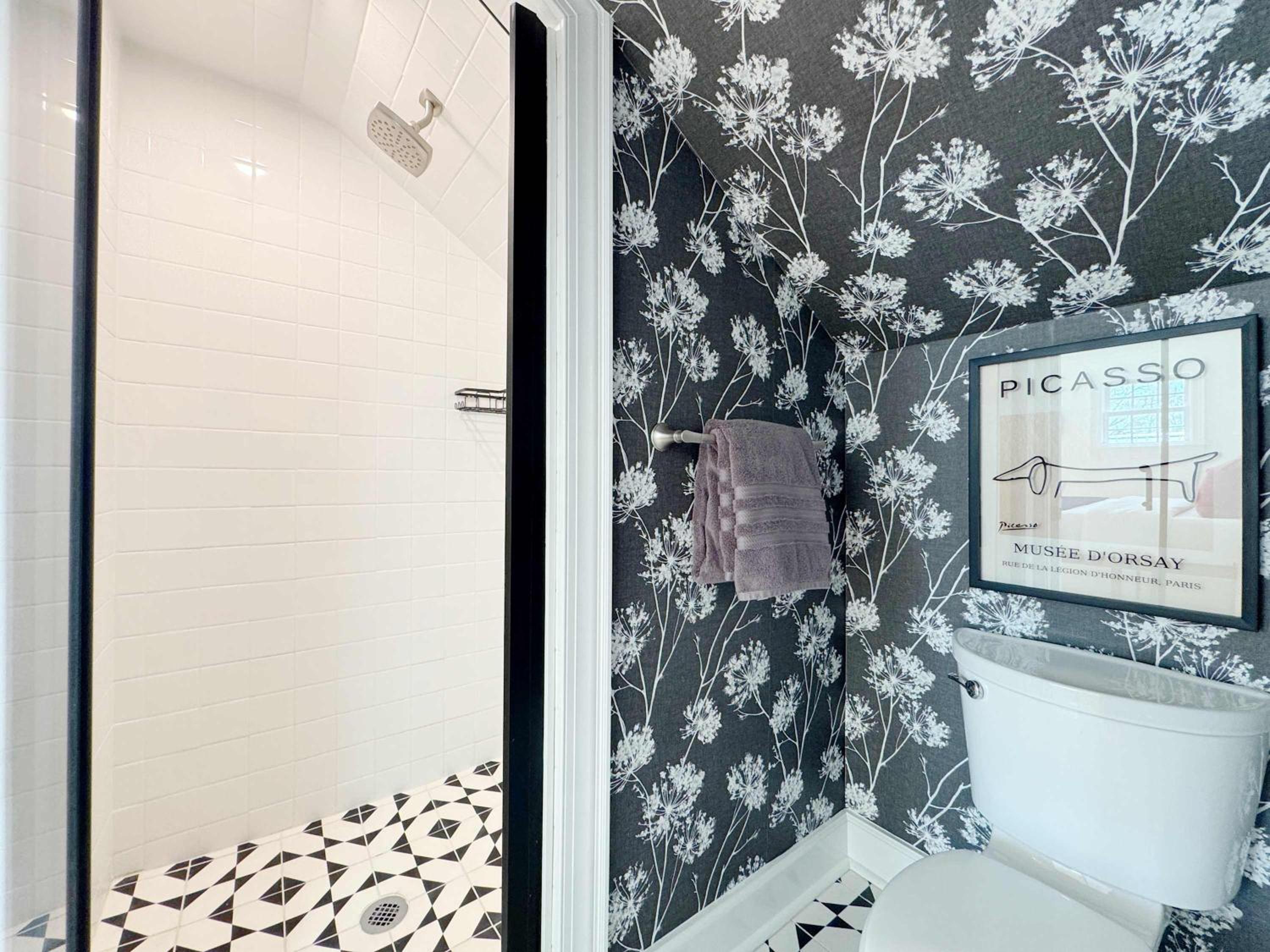 Classy 3-Story Downtown Apt - Great Location