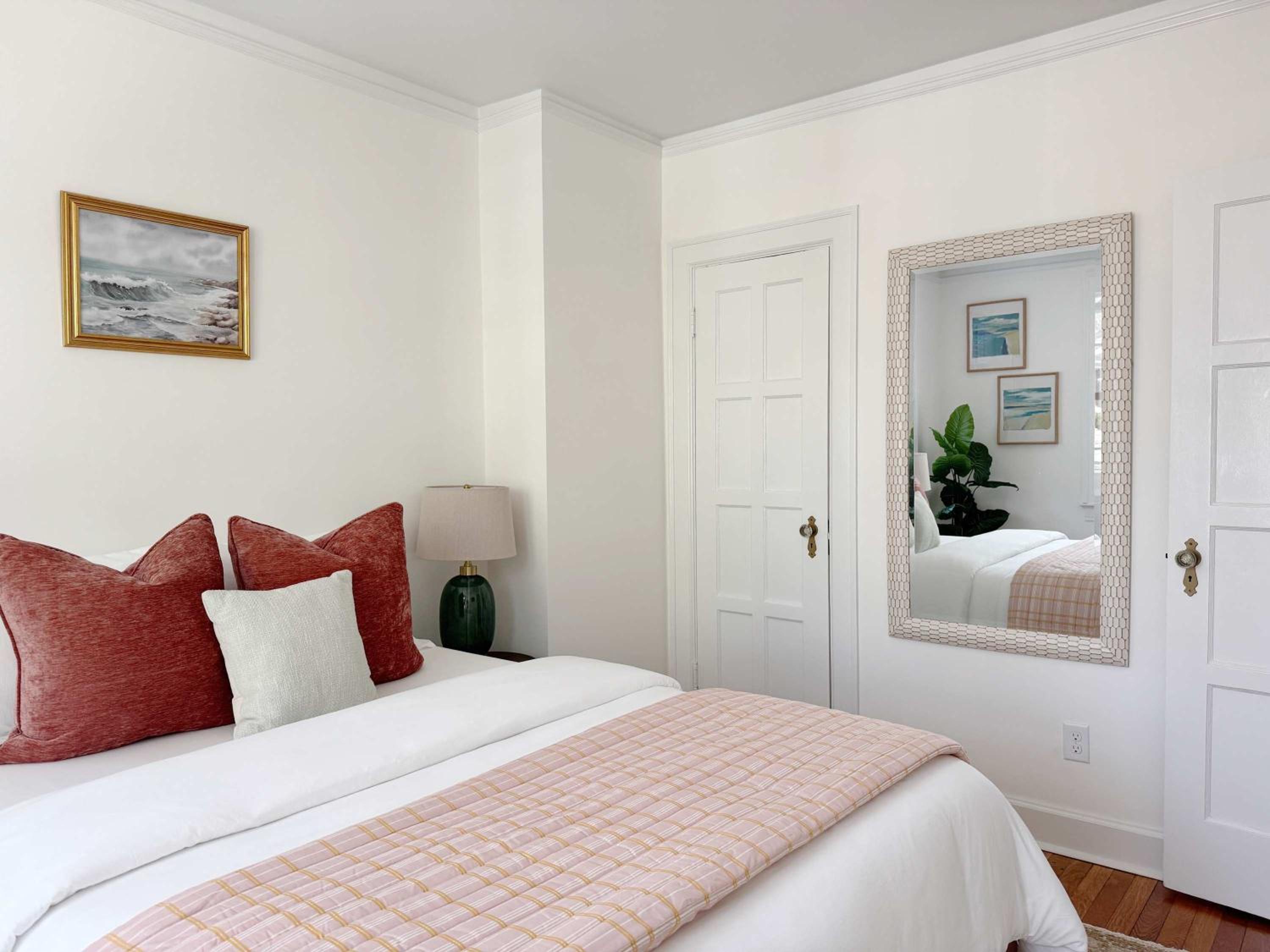 Classy 3-Story Downtown Apt - Great Location