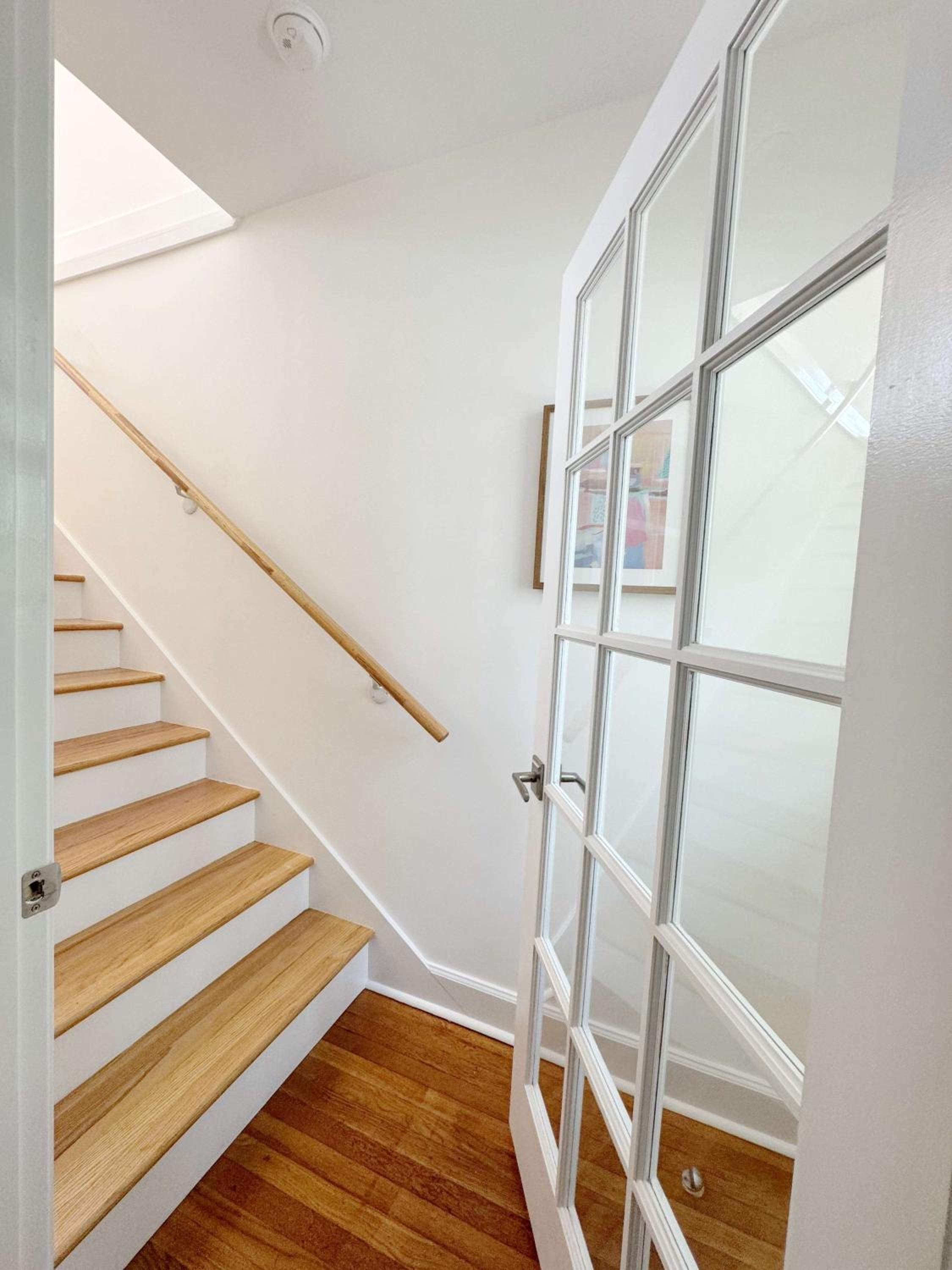 Classy 3-Story Downtown Apt - Great Location