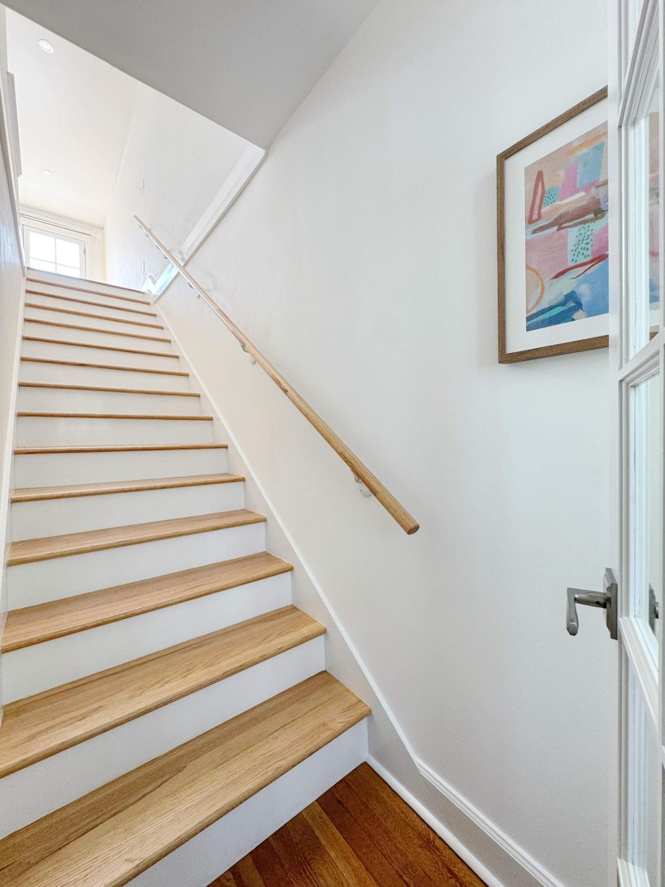 Classy 3-Story Downtown Apt - Great Location