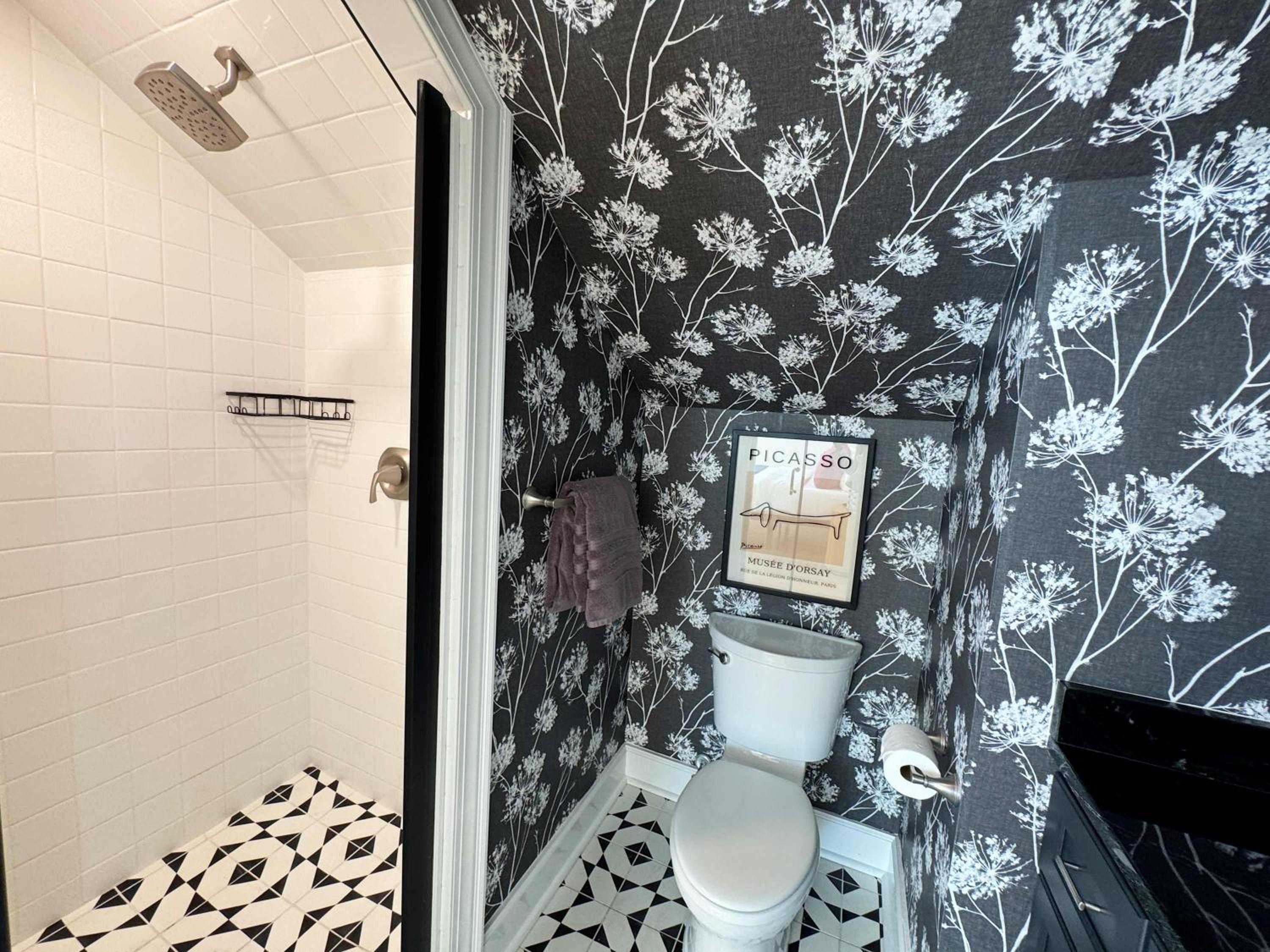 Classy 3-Story Downtown Apt - Great Location
