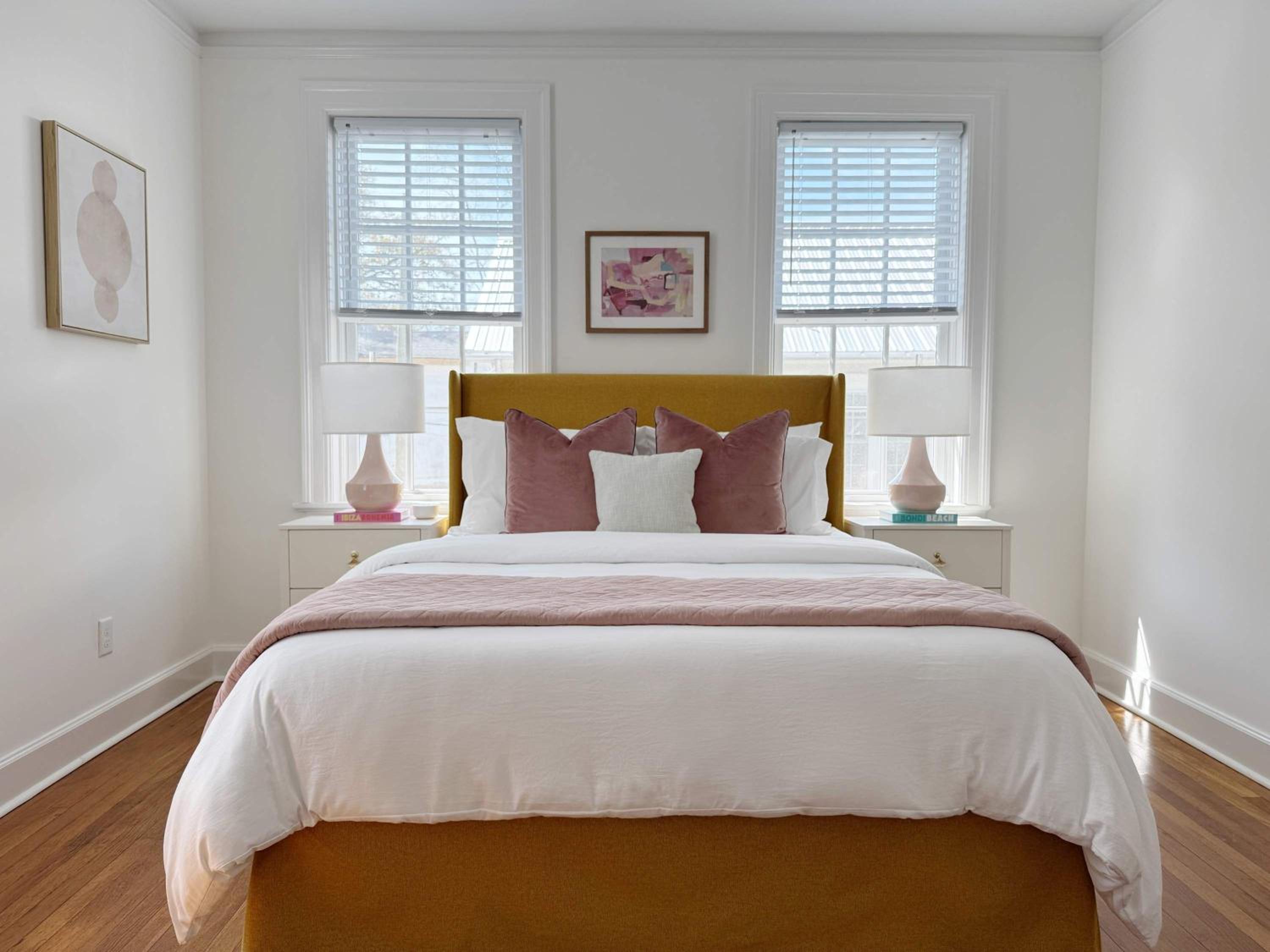 Classy 3-Story Downtown Apt - Great Location
