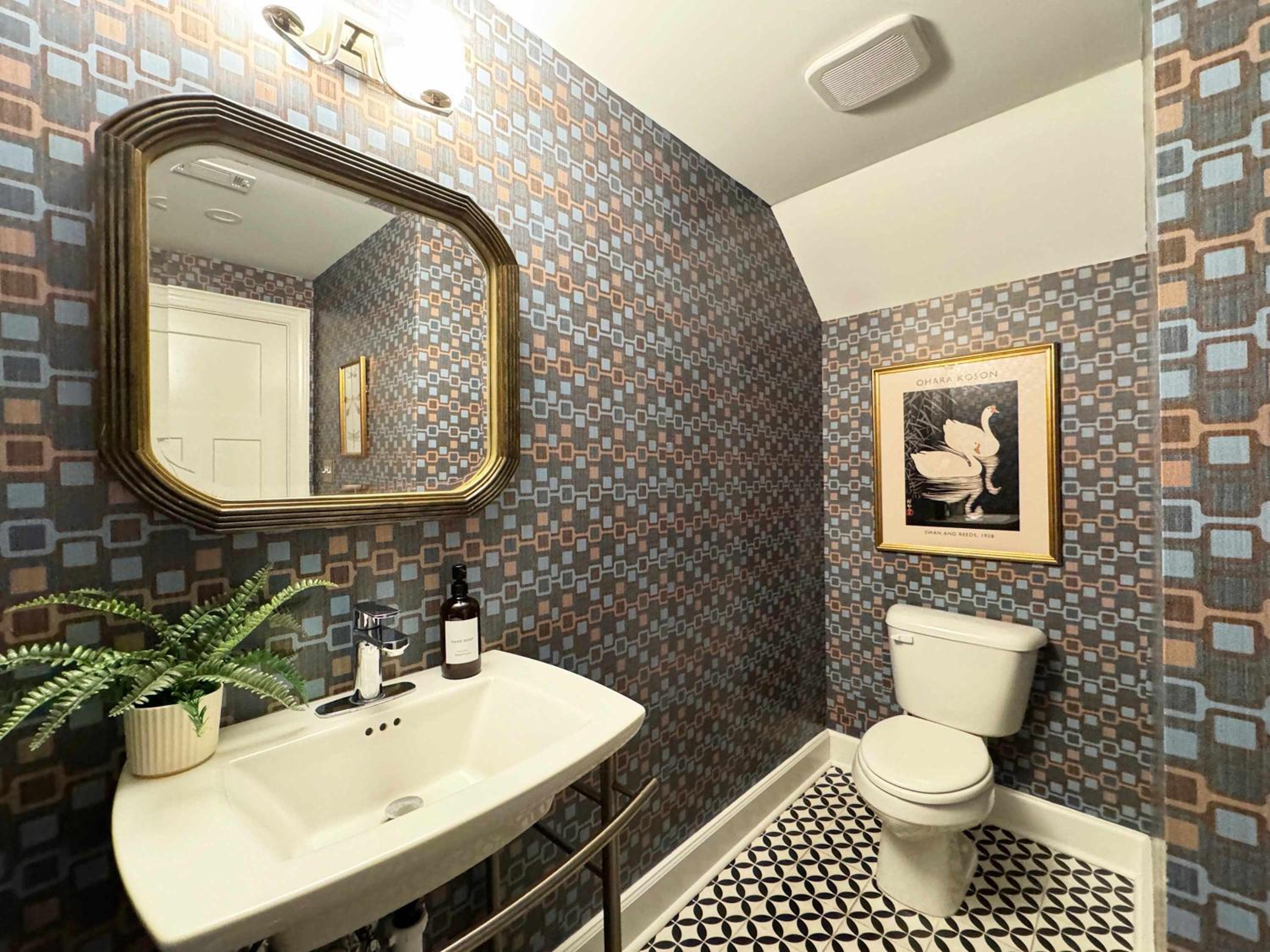 Classy 3-Story Downtown Apt - Great Location