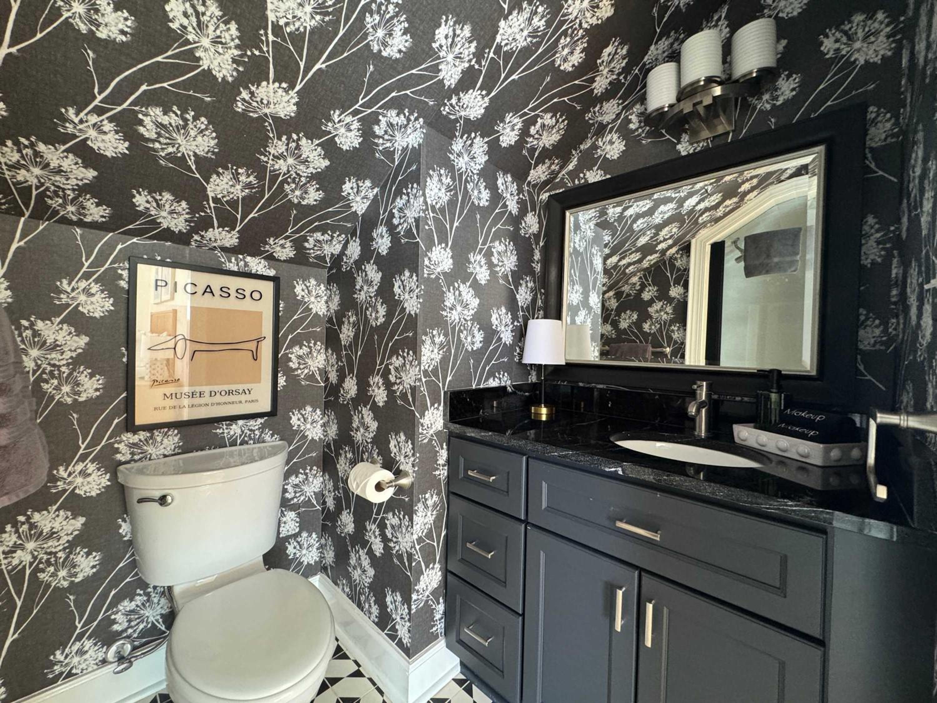 Classy 3-Story Downtown Apt - Great Location