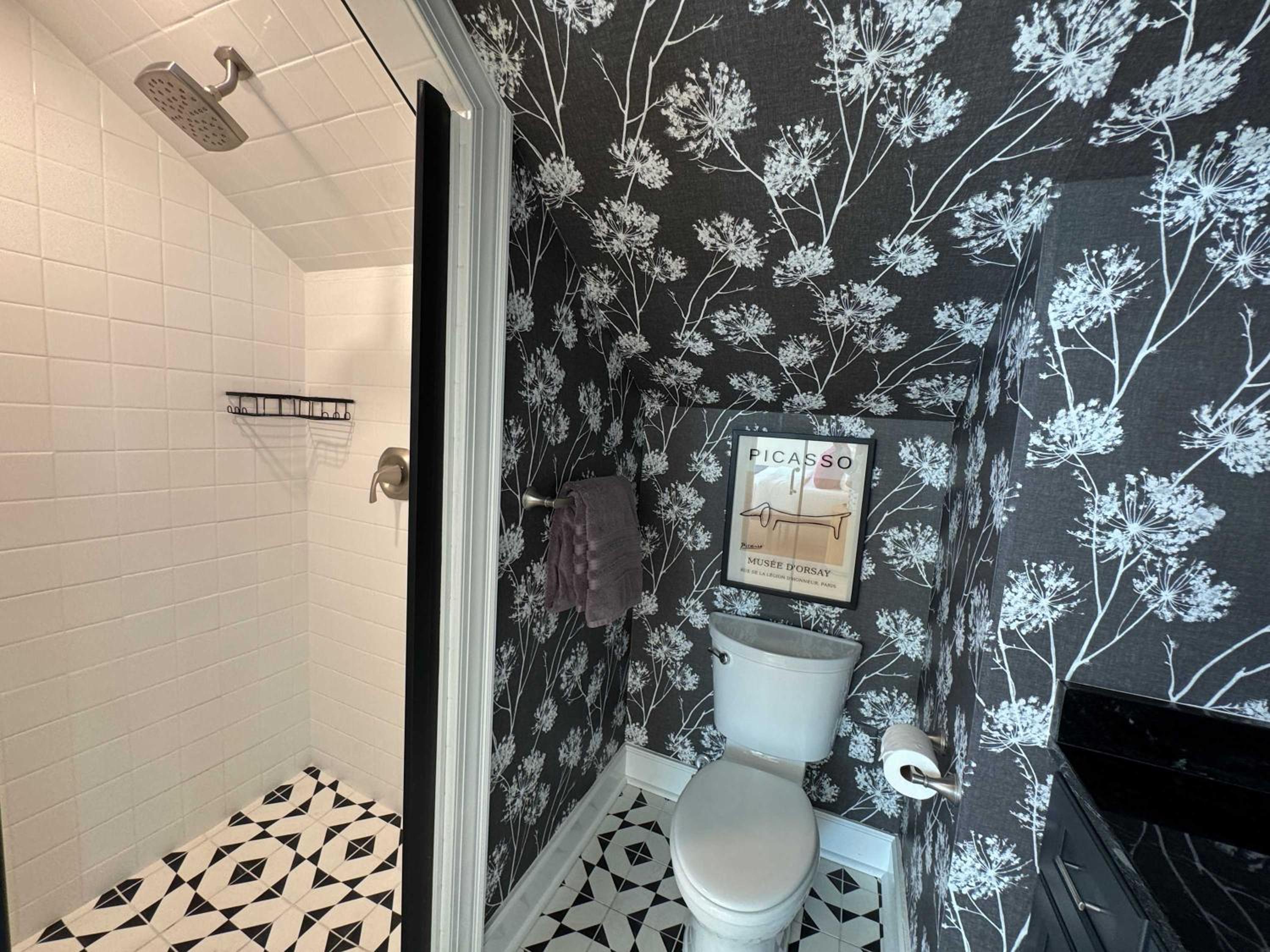 Classy 3-Story Downtown Apt - Great Location