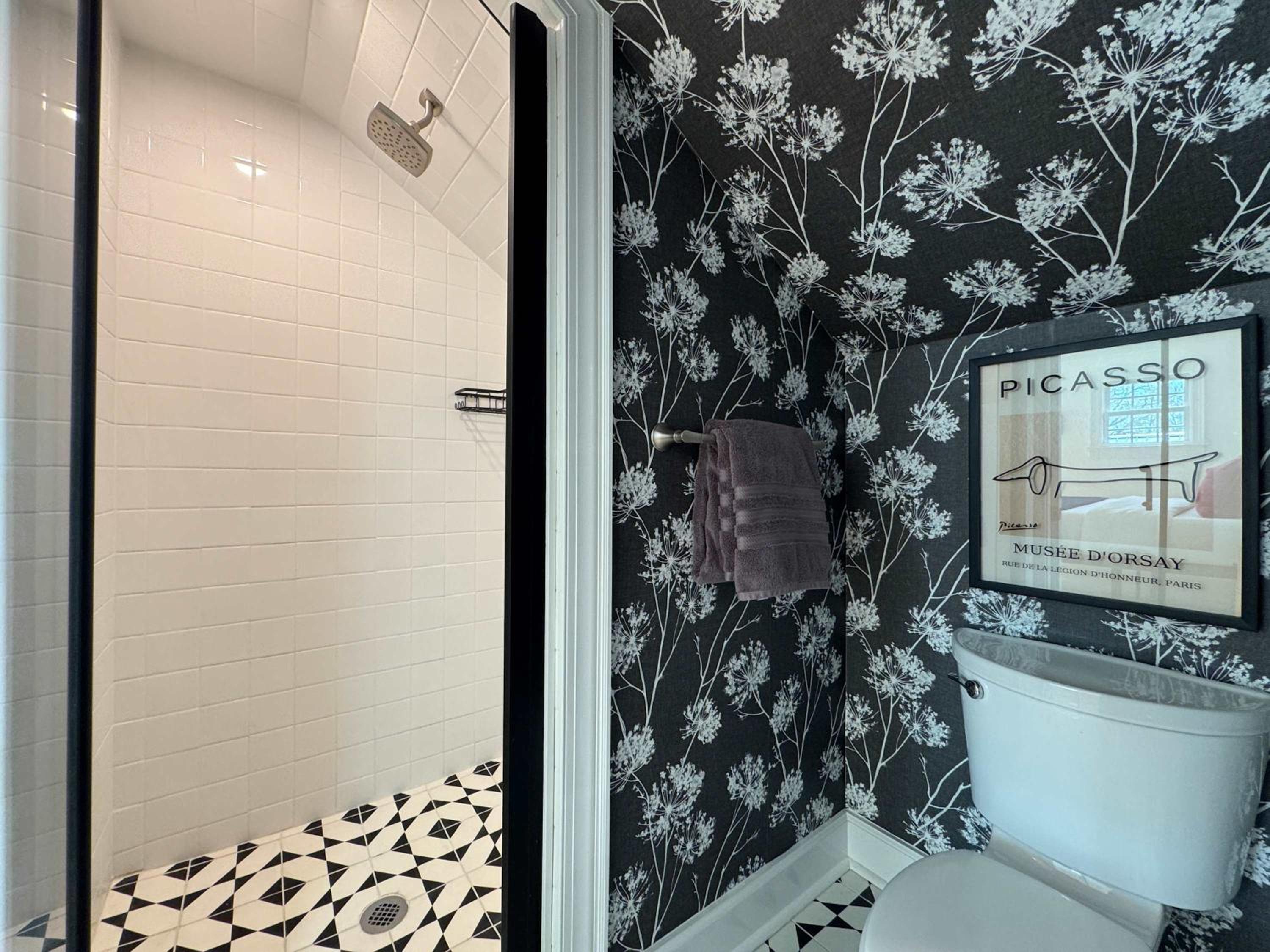 Classy 3-Story Downtown Apt - Great Location