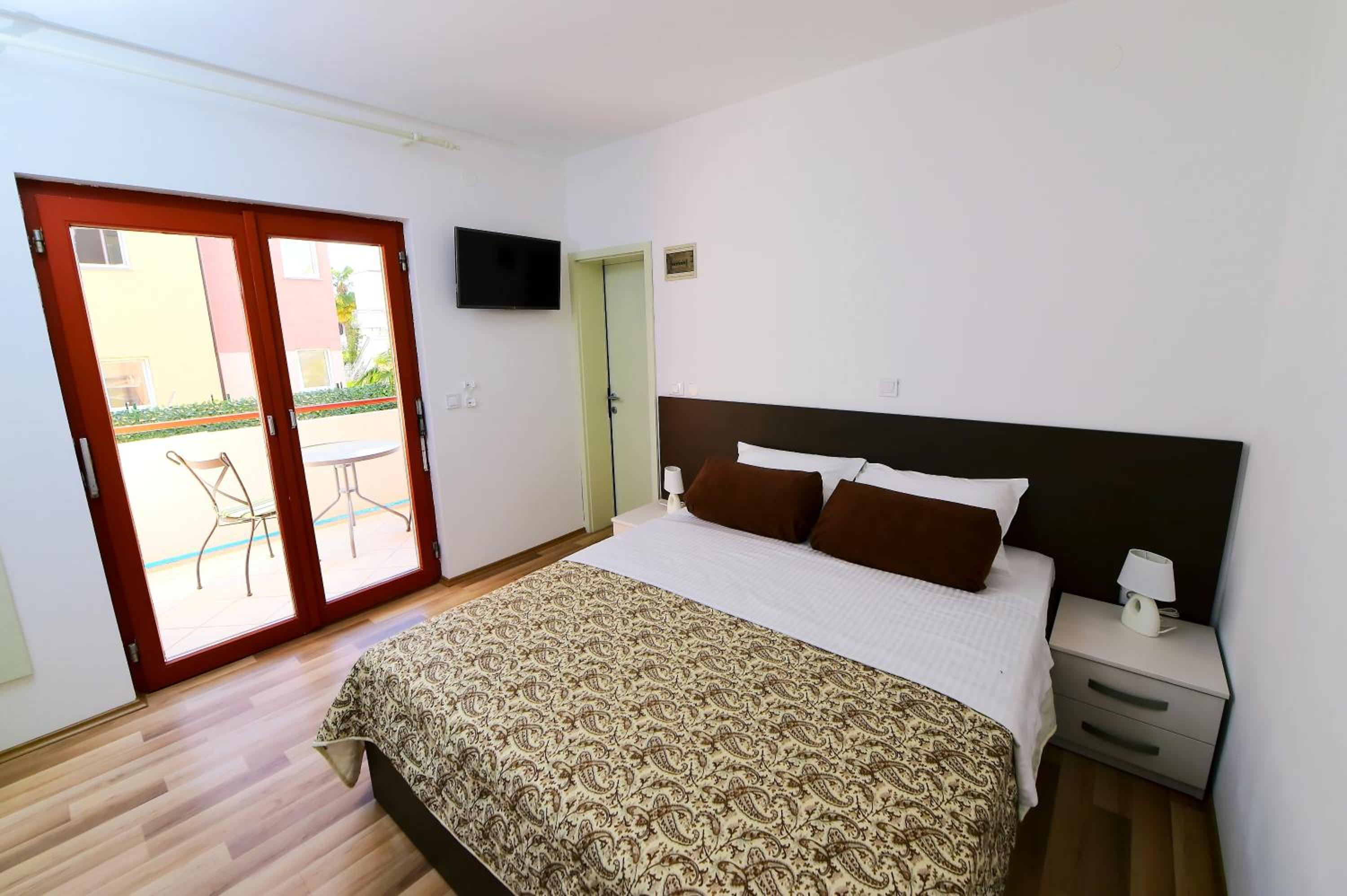 Apartments Zdjelar