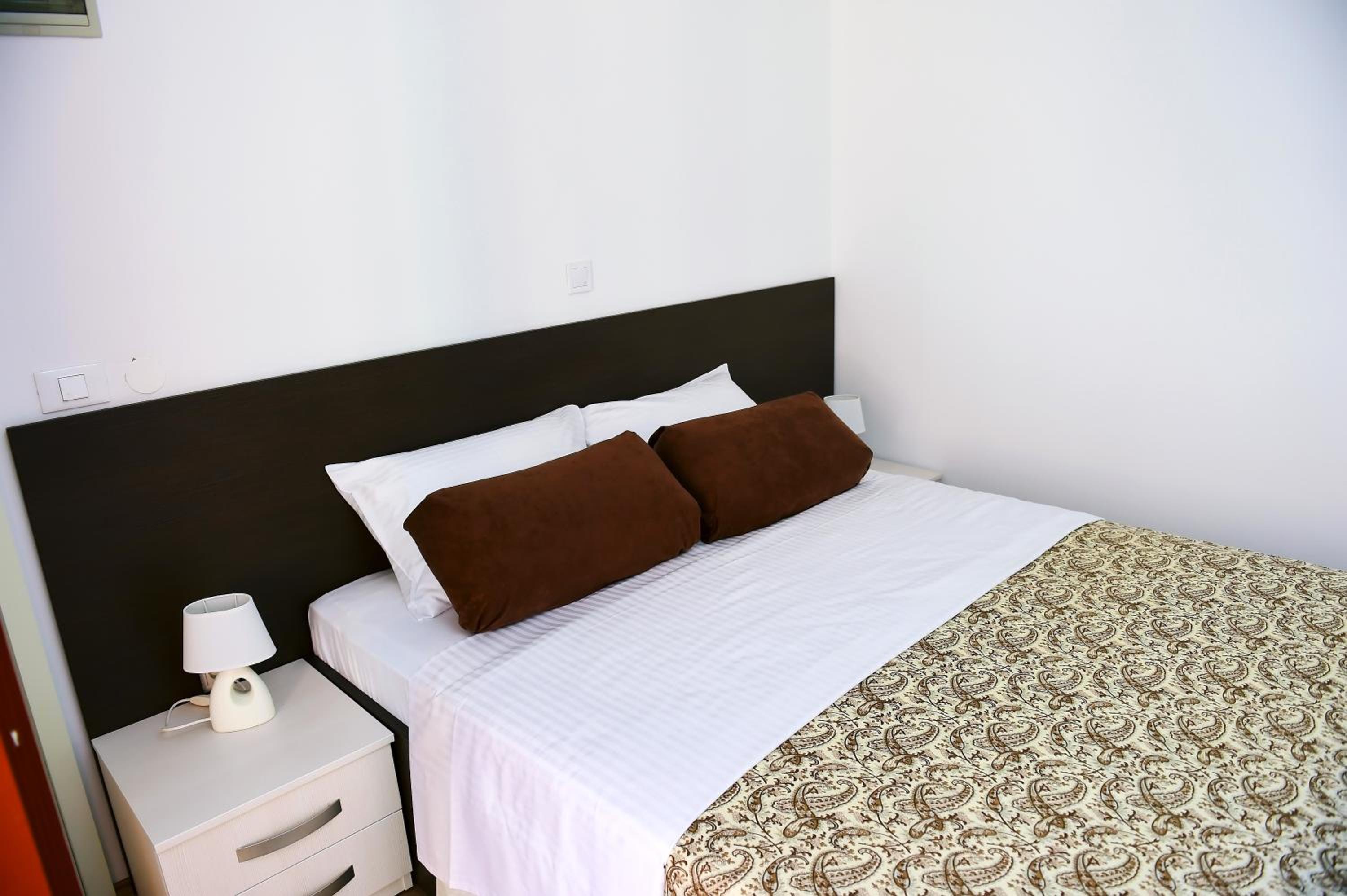 Apartments Zdjelar