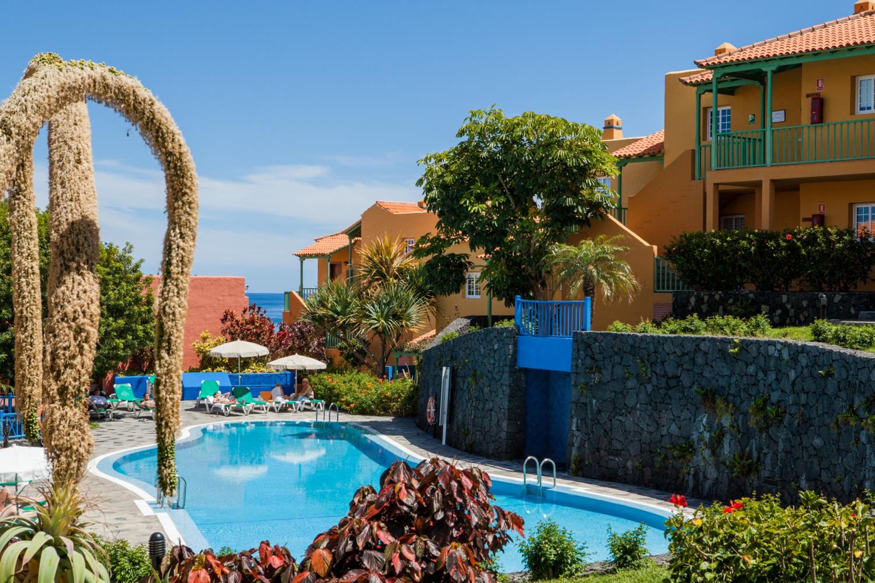 Apartamentos La Caleta