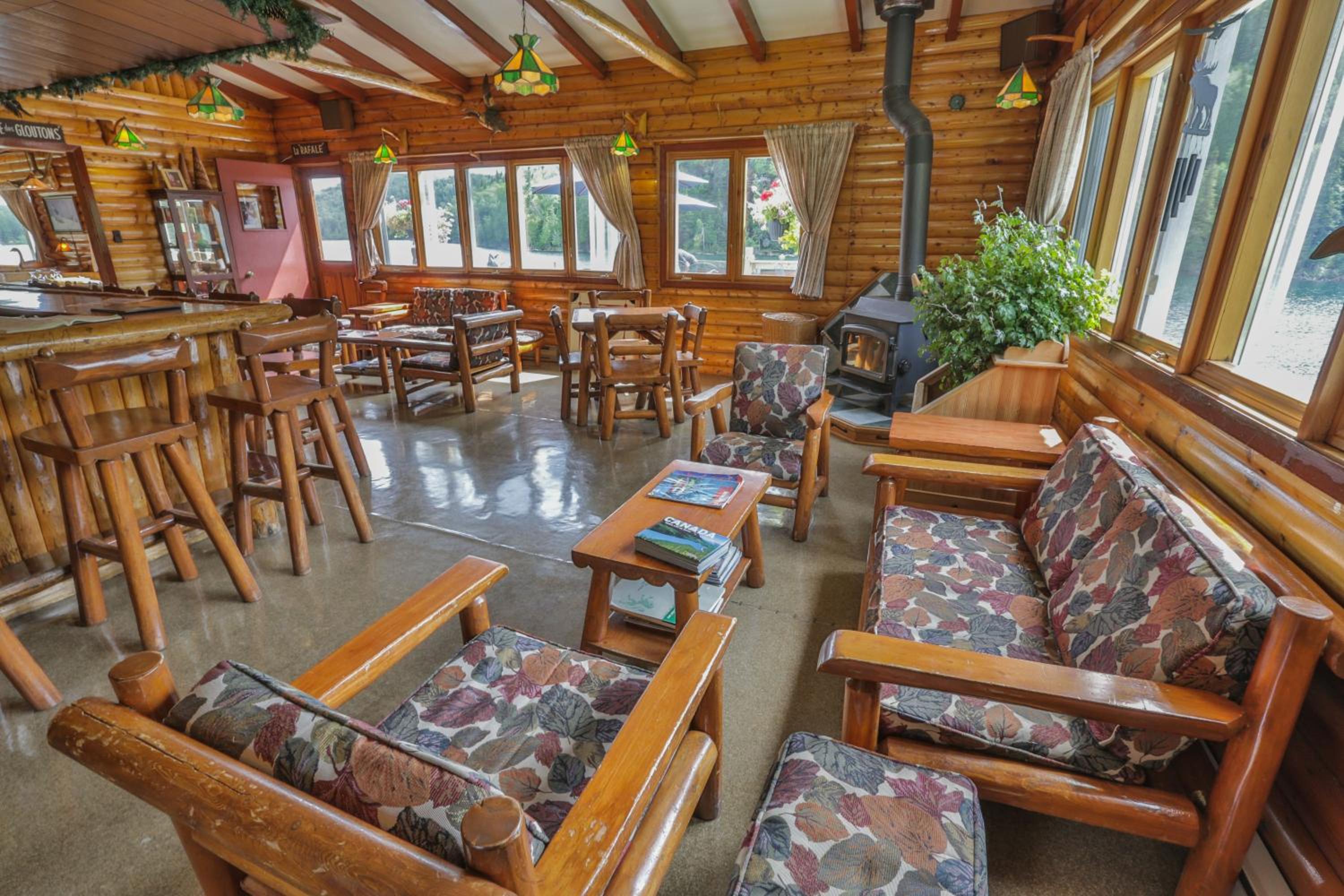 Kan-à-Mouche Pourvoirie Auberge et Chalets