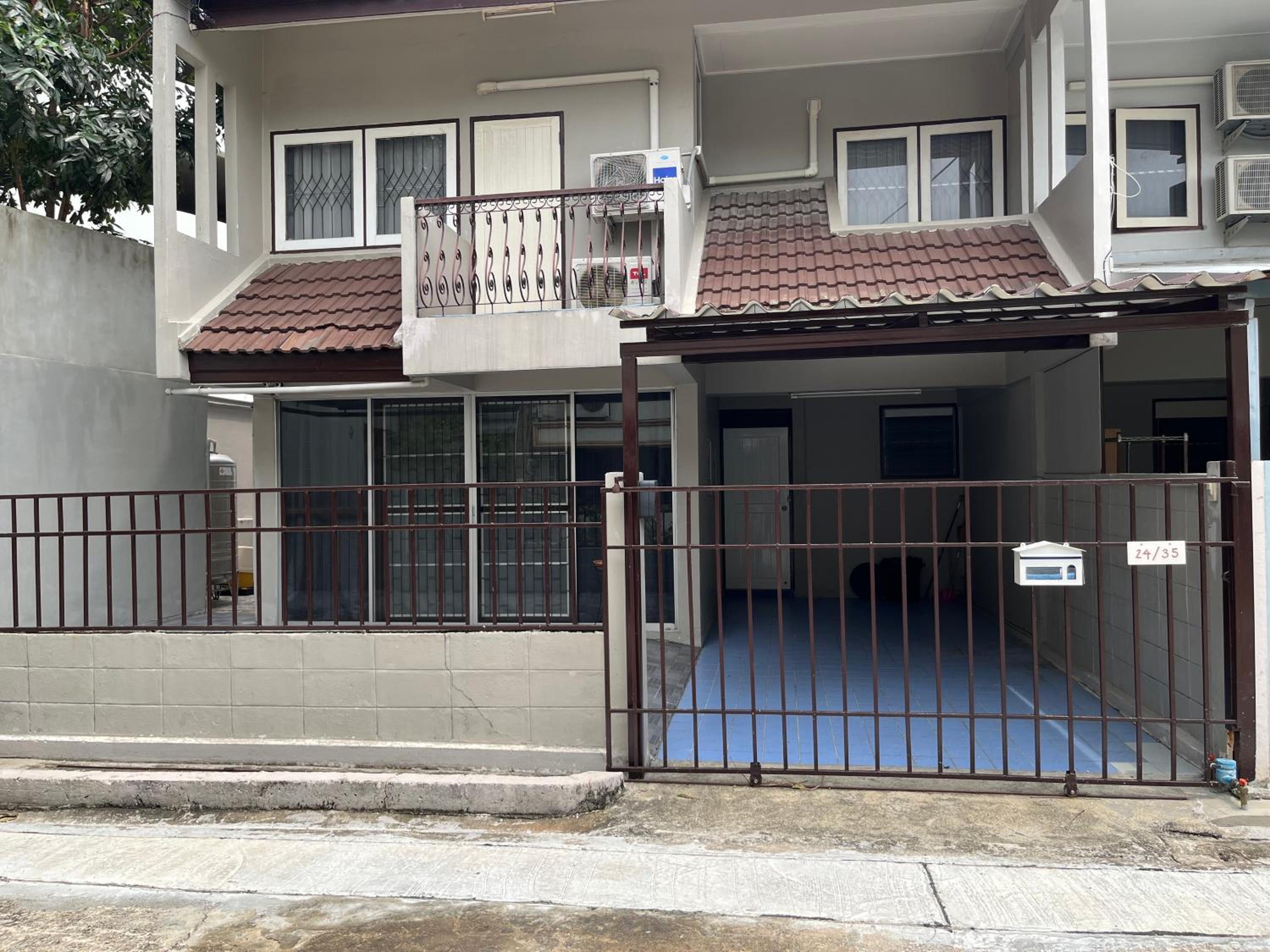 GM7 - Private House Downtown 2mins walk to metro