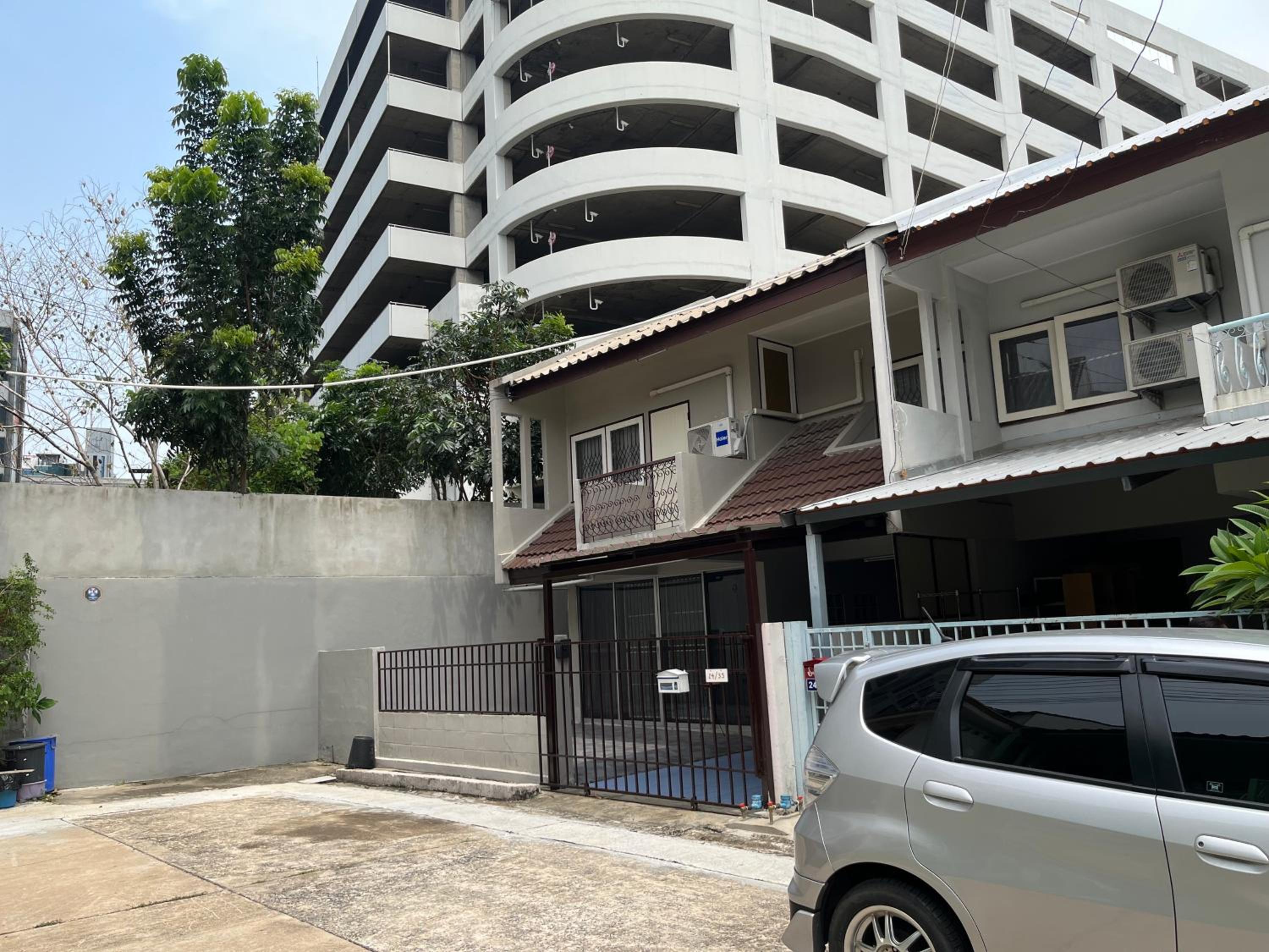 GM7 - Private House Downtown 2mins walk to metro