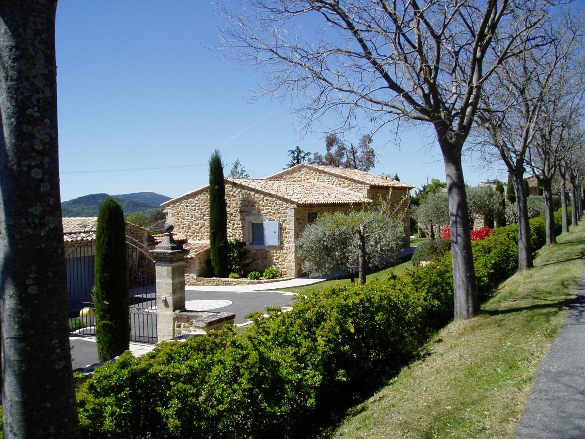 Photo 6