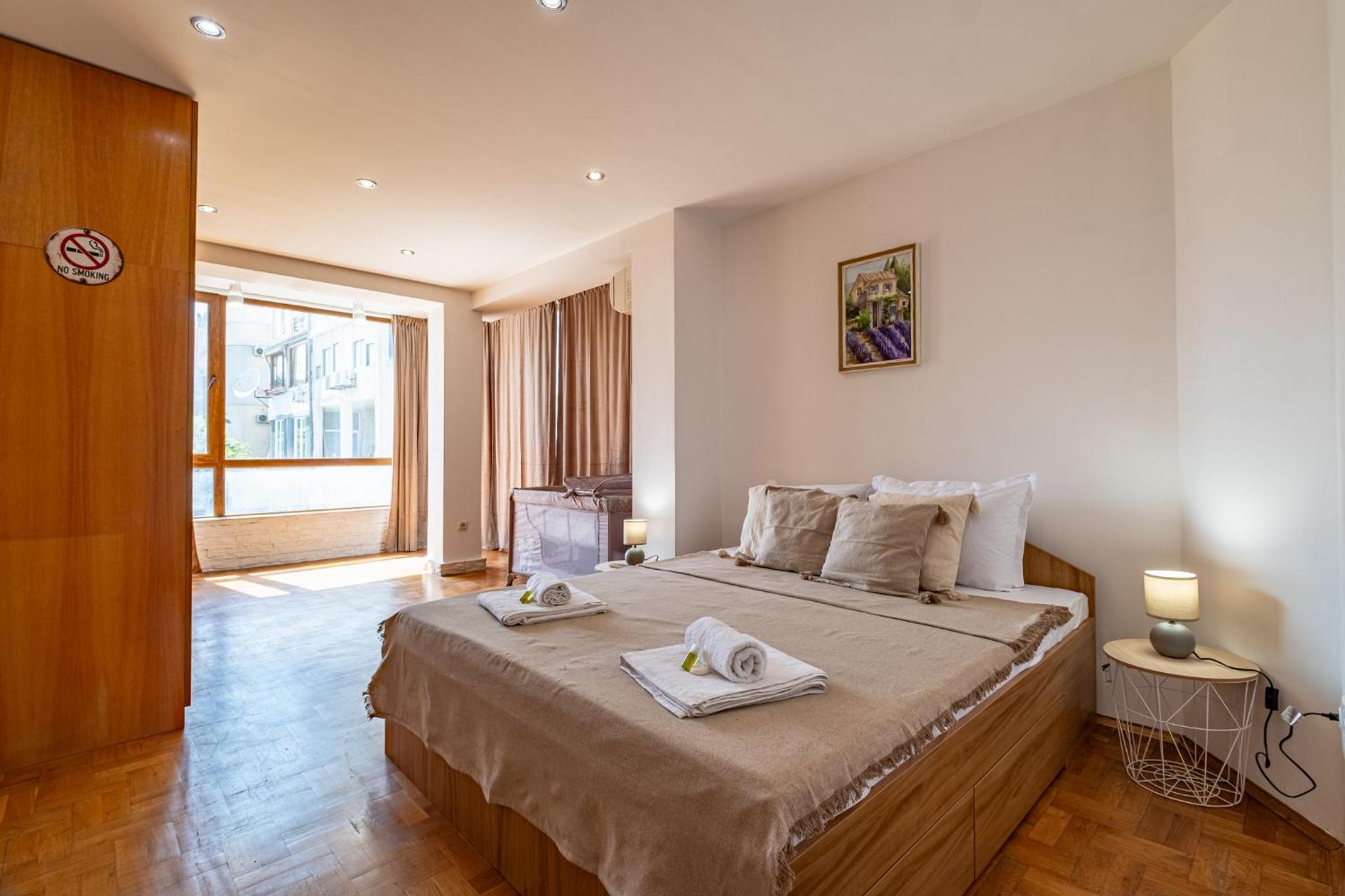 Sunny apartment in the center of Varna for 5Guests