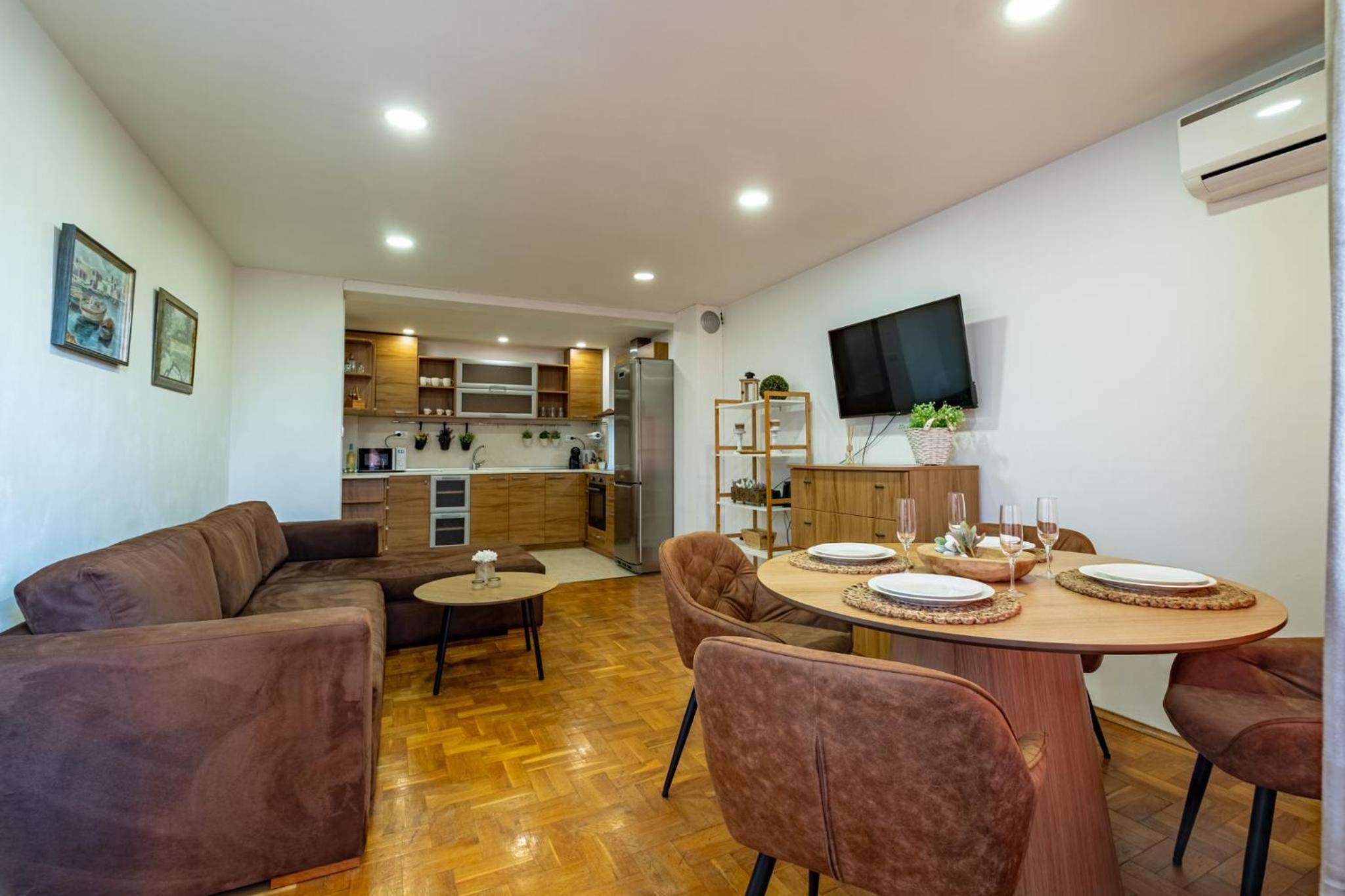 Sunny apartment in the center of Varna for 5Guests