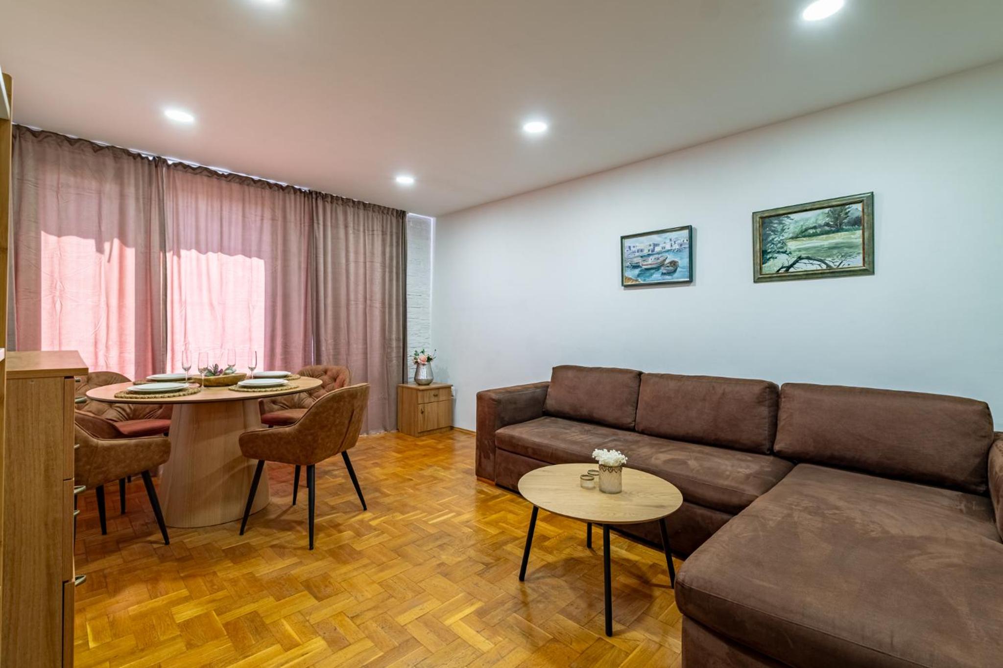 Sunny apartment in the center of Varna for 5Guests