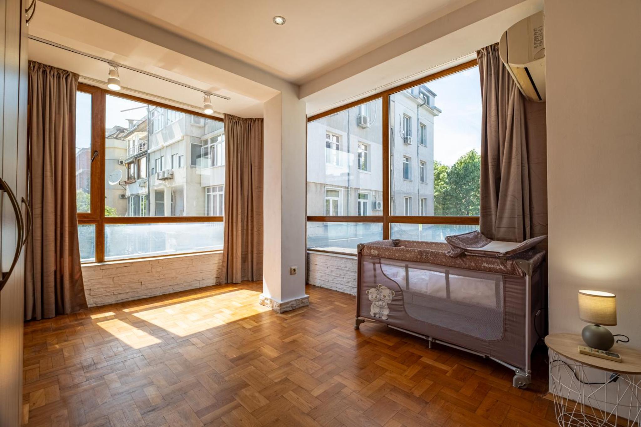Sunny apartment in the center of Varna for 5Guests