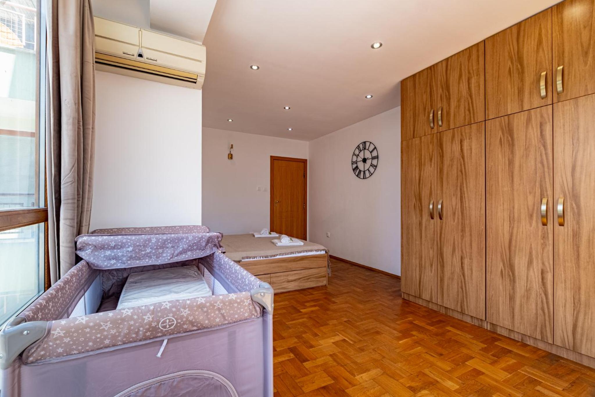 Sunny apartment in the center of Varna for 5Guests