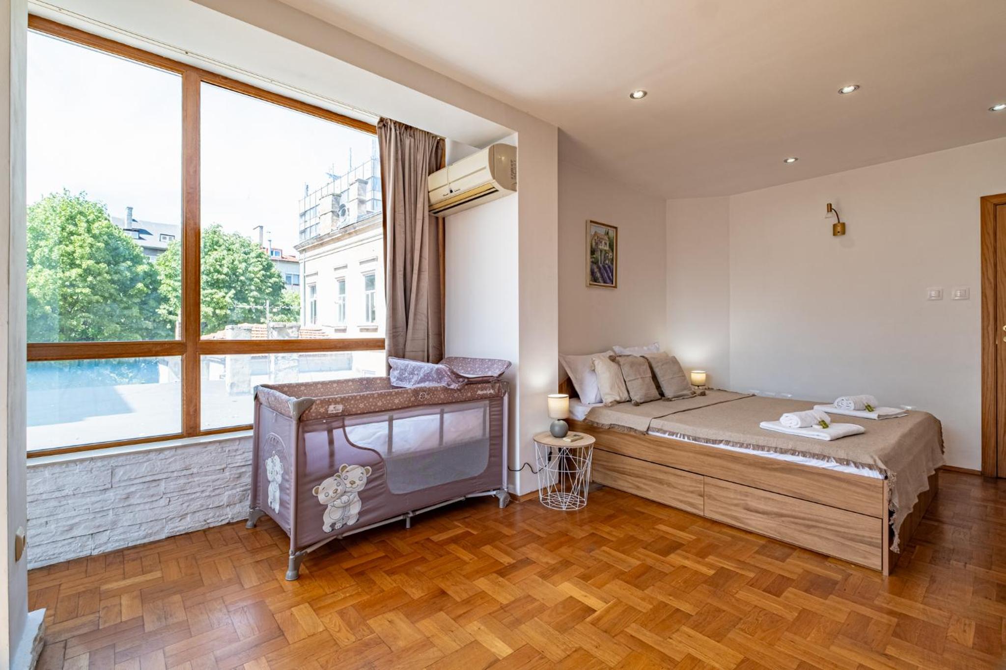 Sunny apartment in the center of Varna for 5Guests