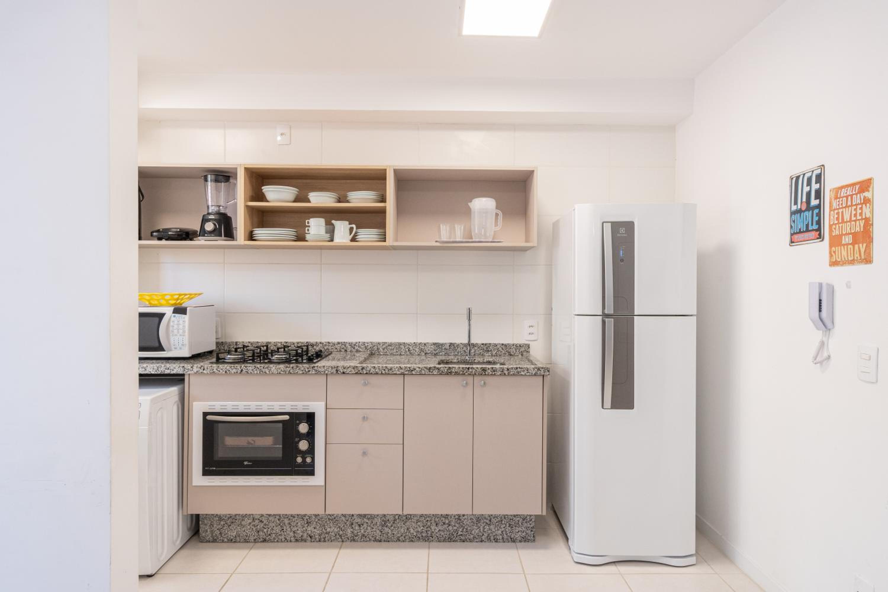 Apartamentos a 150 M DA PRAIA com SACADA, WI-FI, PISCINA, PORTARIA 24h, PLAYGROUND e vaga de GARAGEM