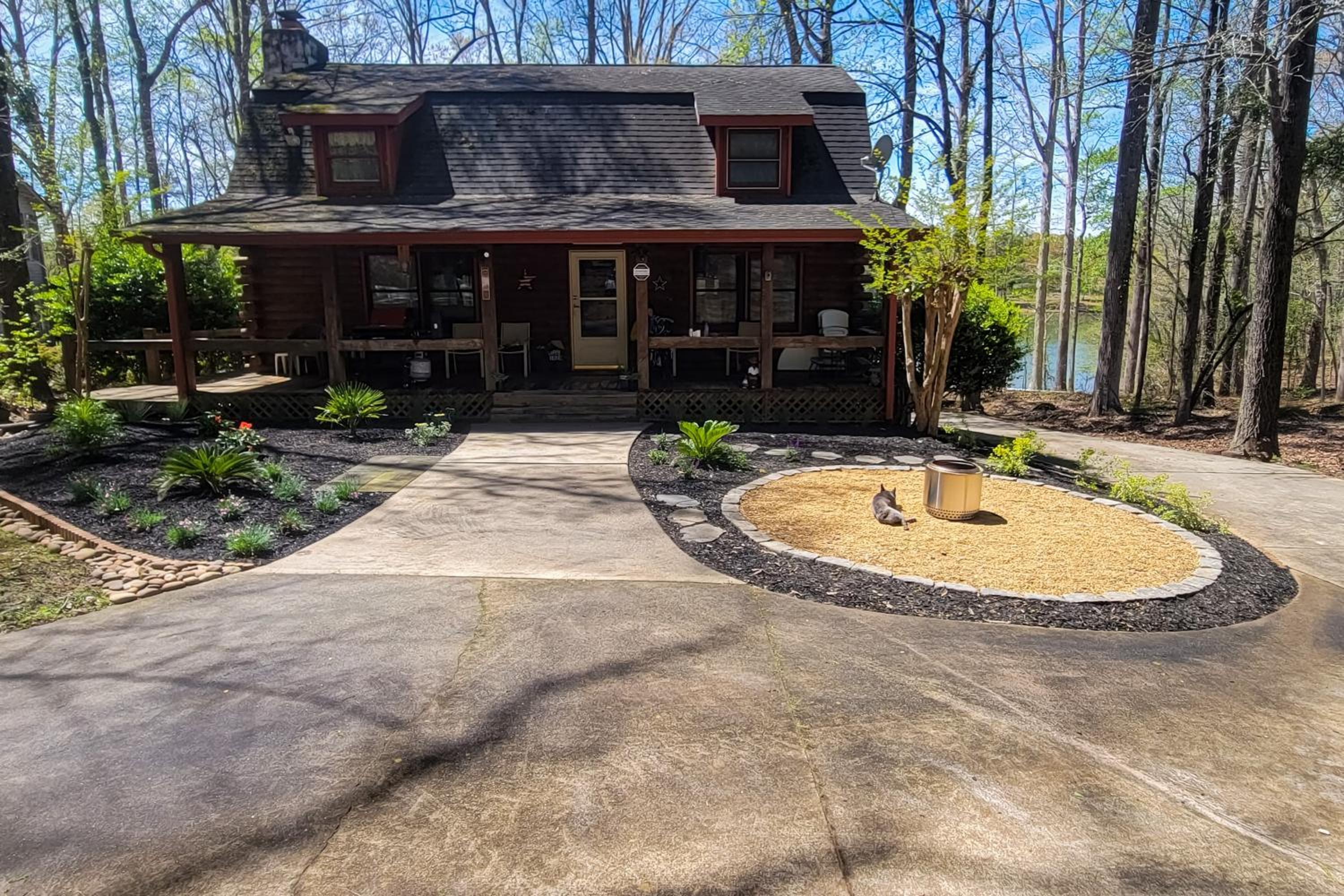 Private Dock and Game Room! Lake Hartwell Retreat