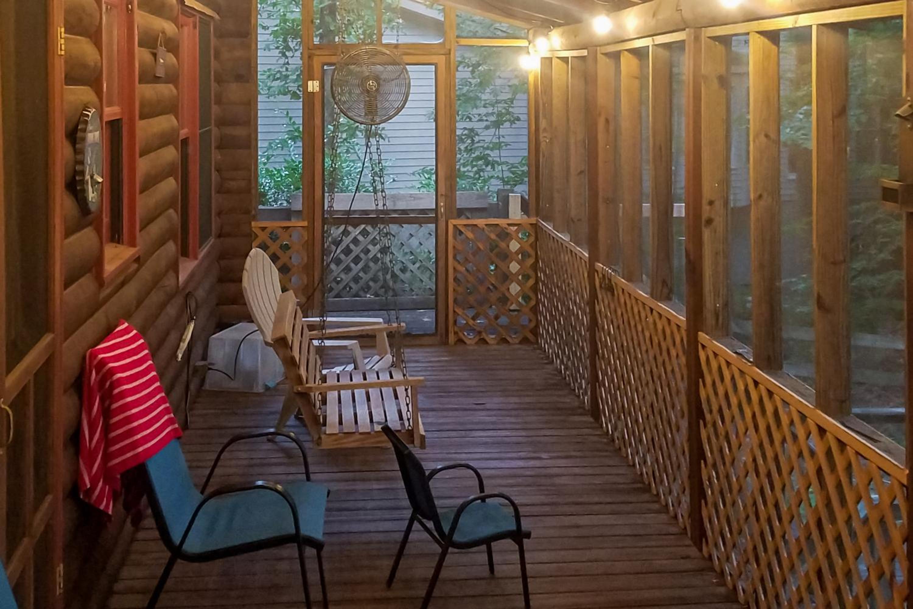 Private Dock and Game Room! Lake Hartwell Retreat