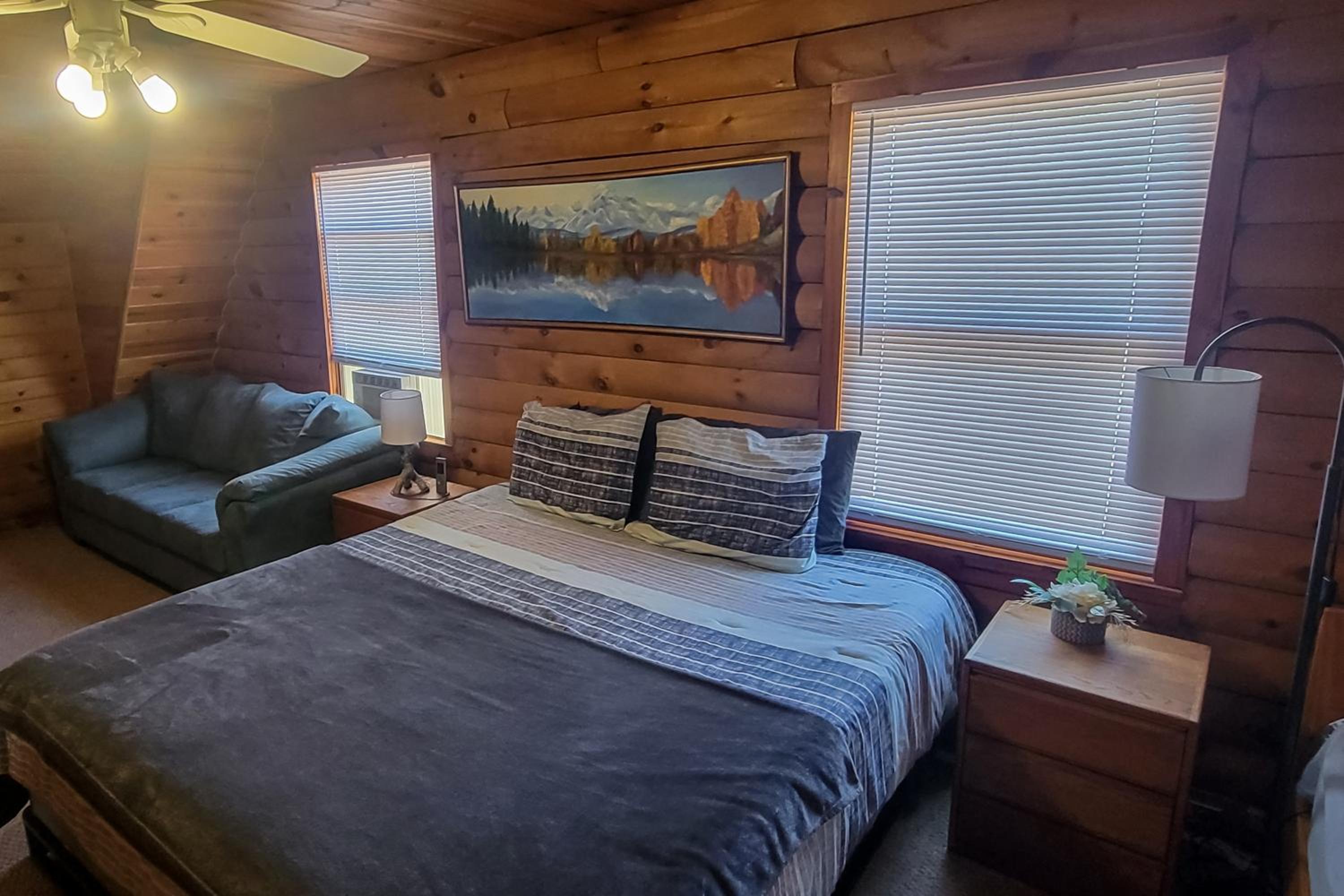 Private Dock and Game Room! Lake Hartwell Retreat