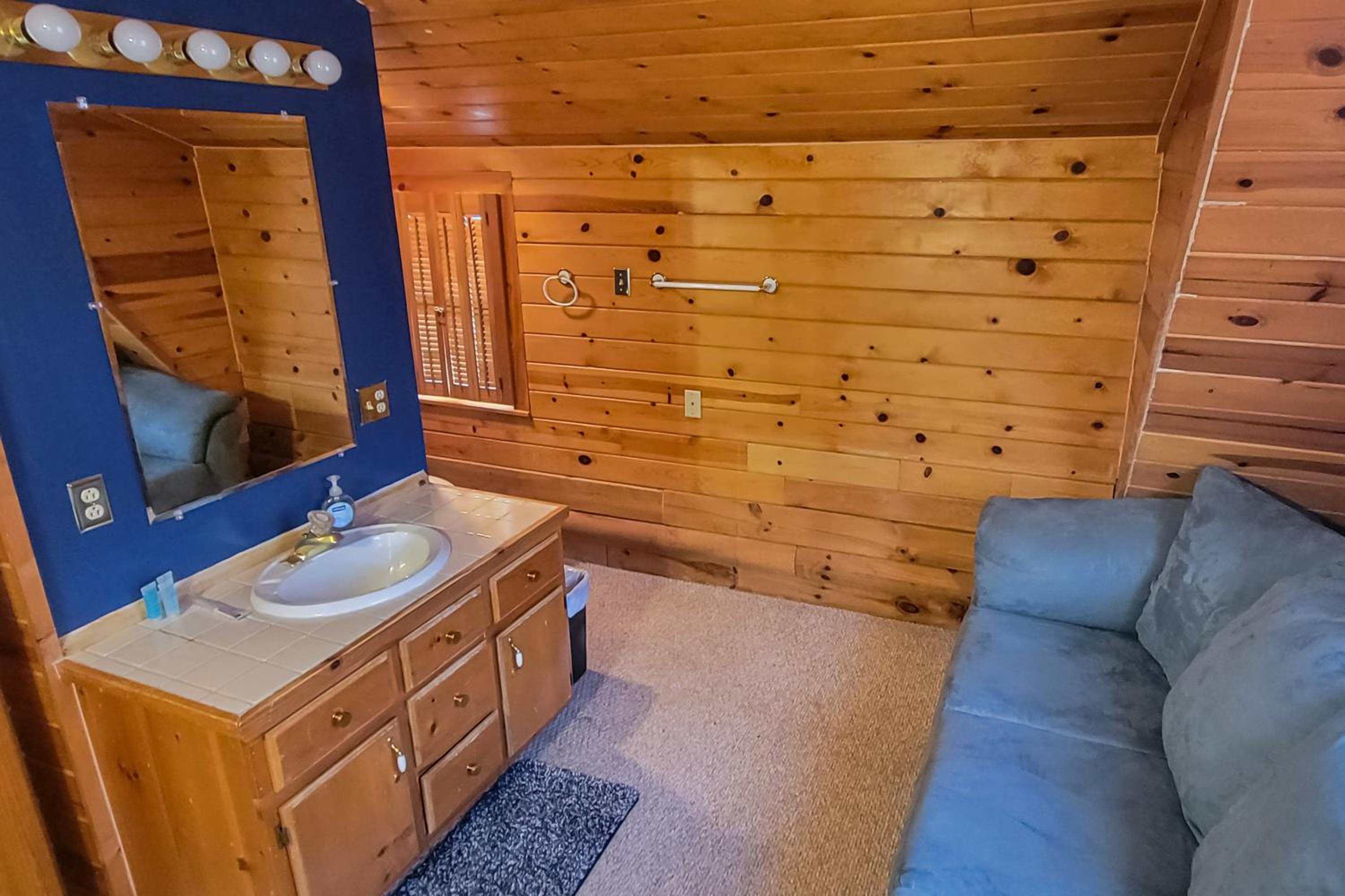 Private Dock and Game Room! Lake Hartwell Retreat