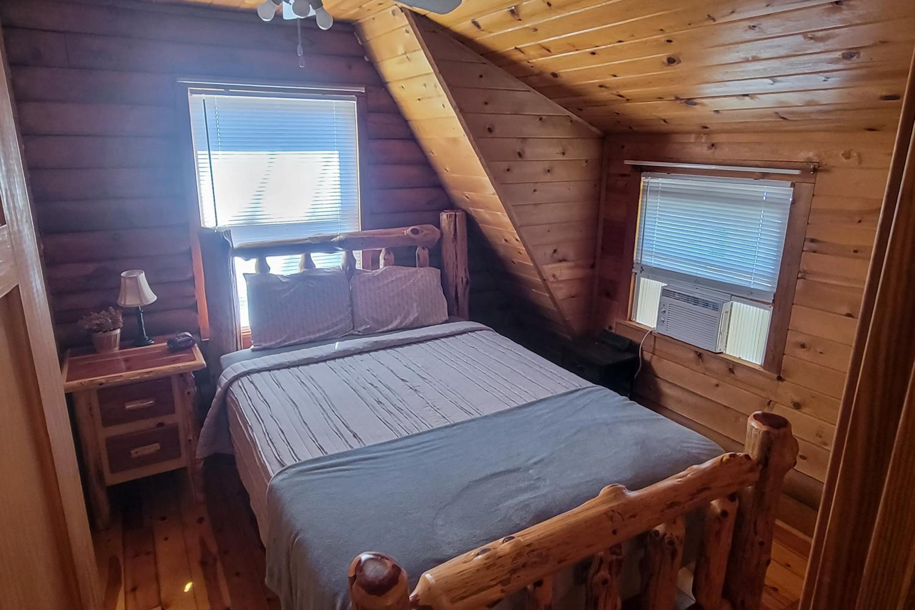 Private Dock and Game Room! Lake Hartwell Retreat