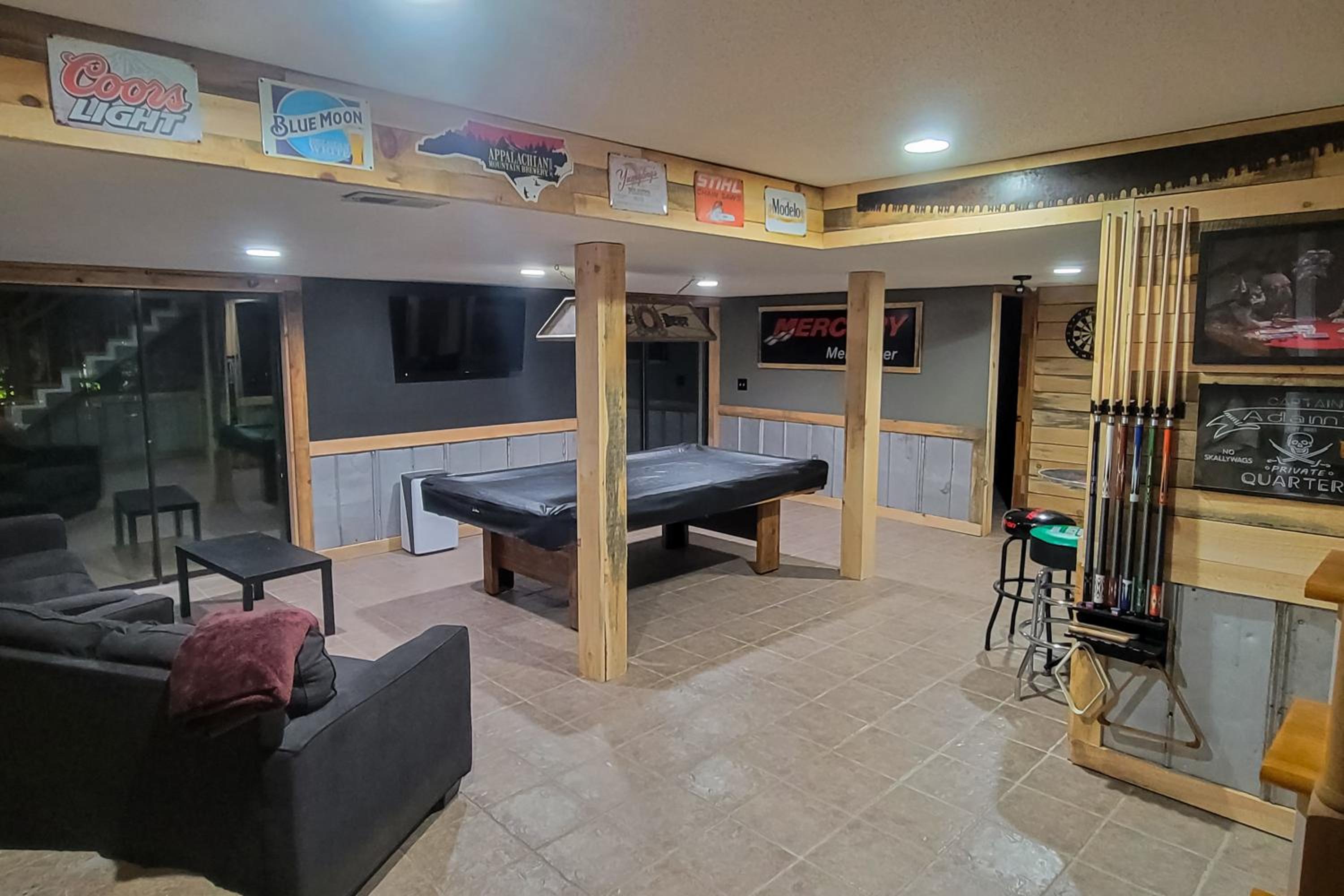 Private Dock and Game Room! Lake Hartwell Retreat