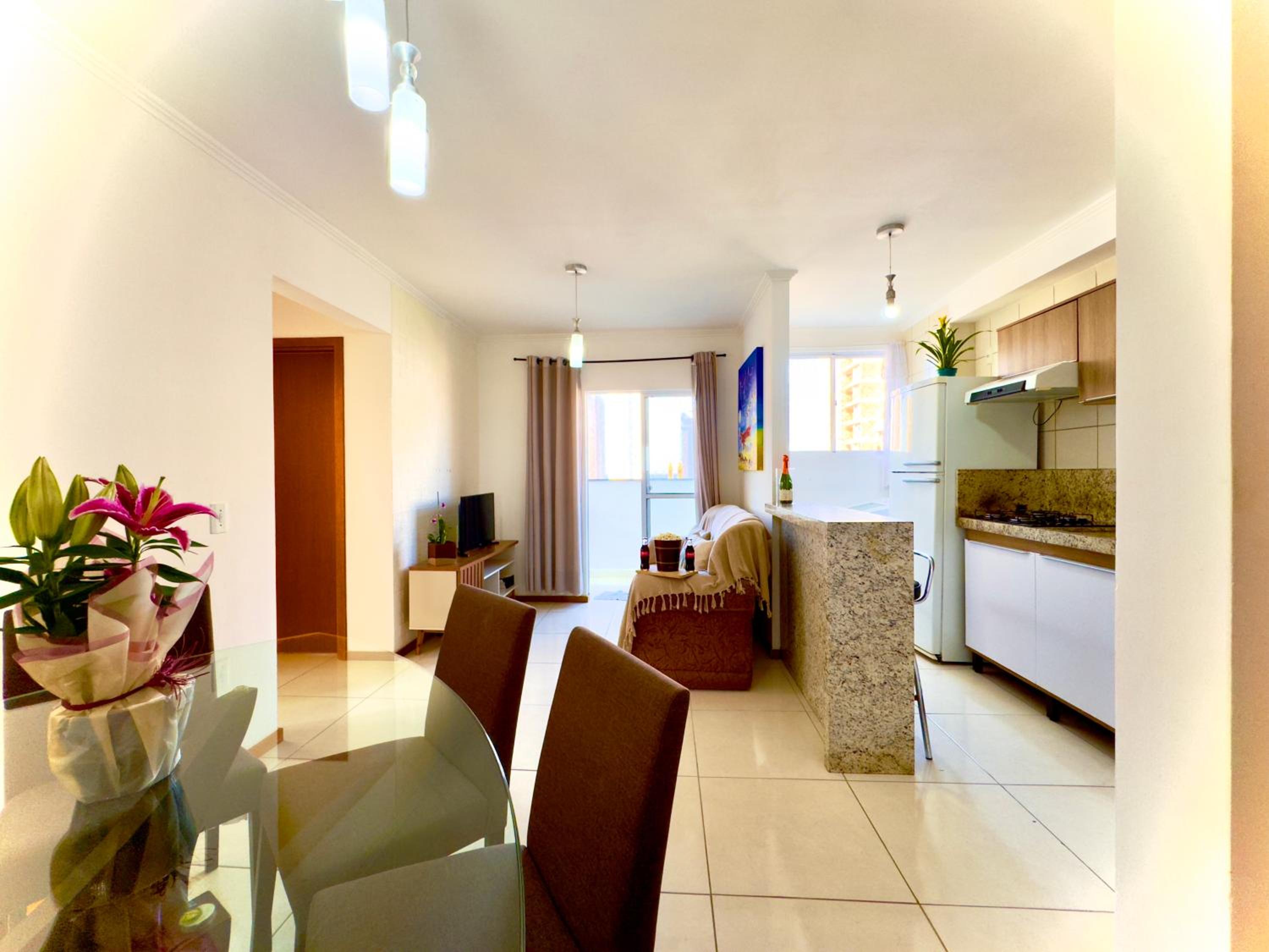 Apartamento a 400M PRAIA com PISCINA sacada com CHURRASQUEIRA privativa Wi-Fi Portaria 24h PLAYGROUND INFANTIL Quadra de esportes e vaga privativa de GARAG