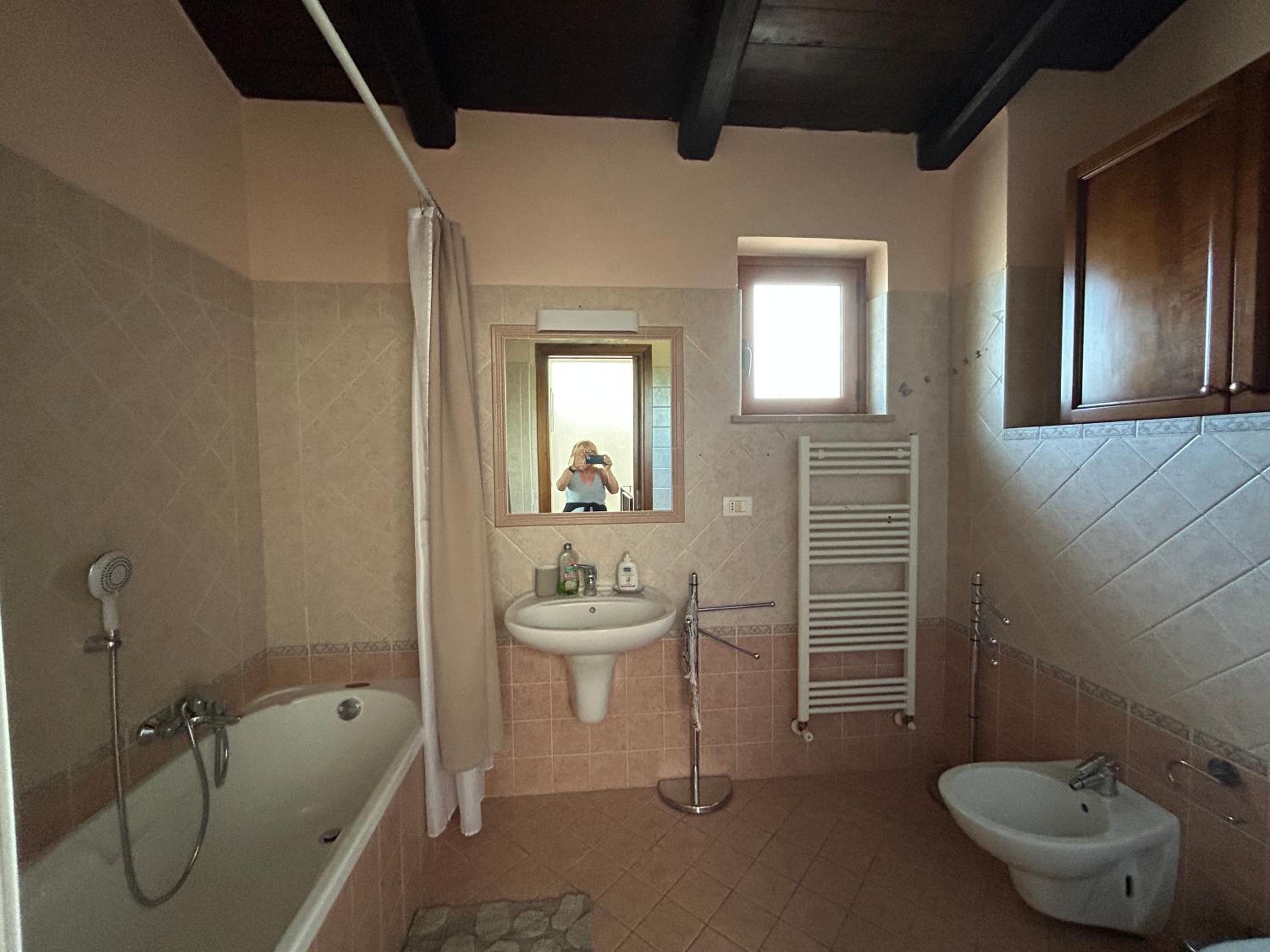 Grande appartamento in casale ristrutturato