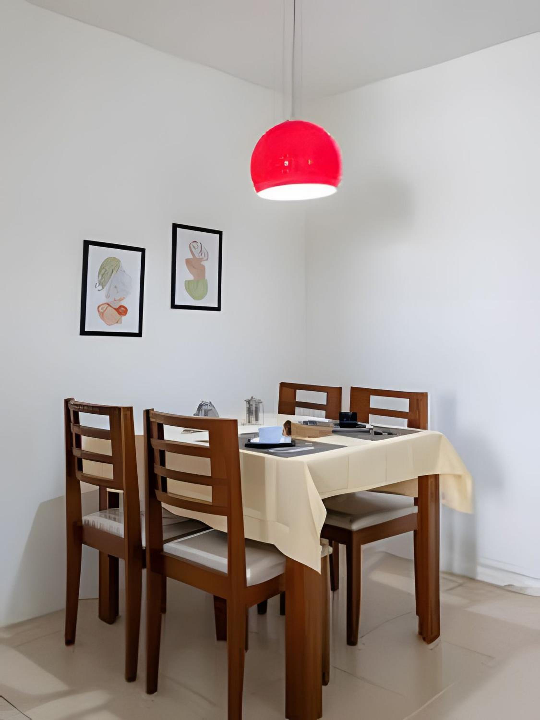 Suite, 2quartos, cozinha completa, varandão, 2 vagas de garagem