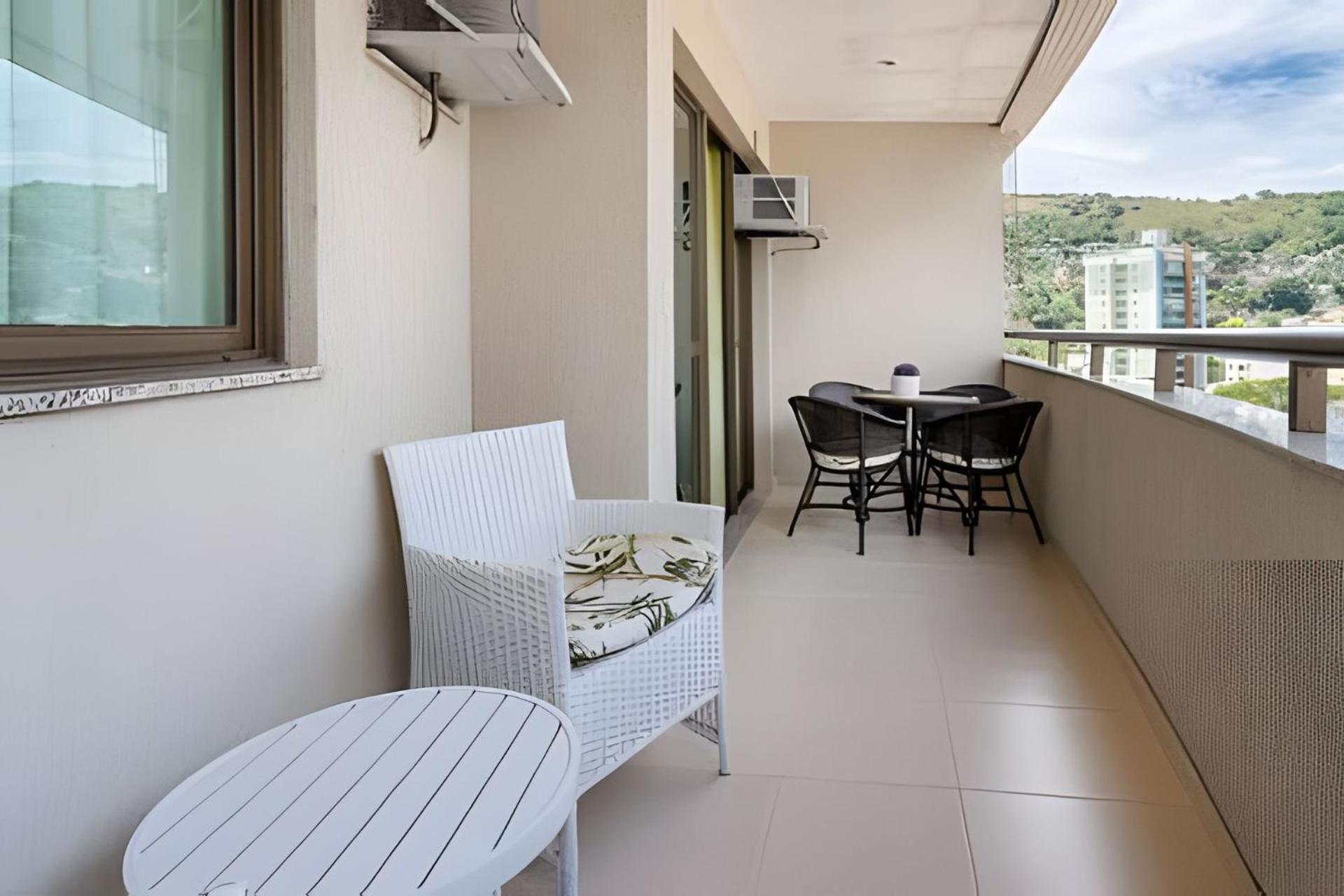 Suite, 2quartos, cozinha completa, varandão, 2 vagas de garagem