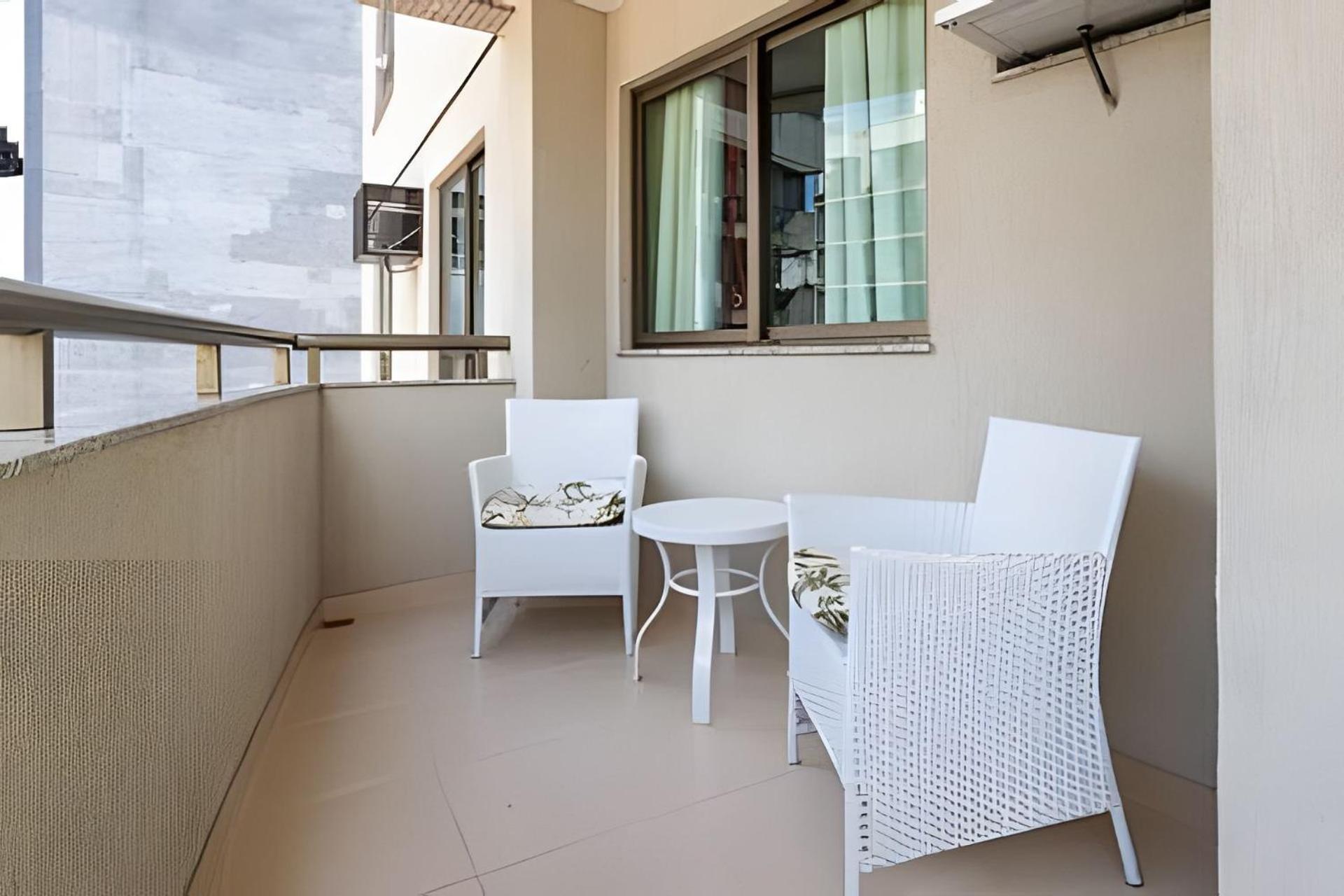 Suite, 2quartos, cozinha completa, varandão, 2 vagas de garagem