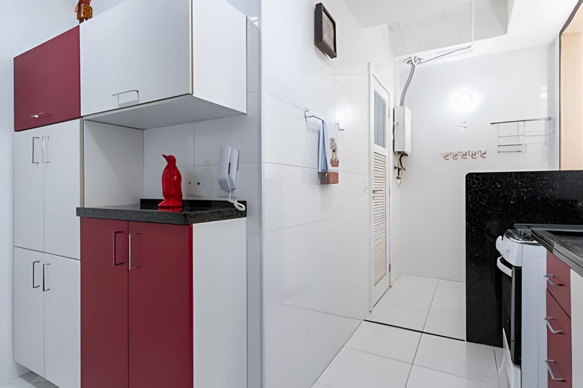 Suite, 2quartos, cozinha completa, varandão, 2 vagas de garagem