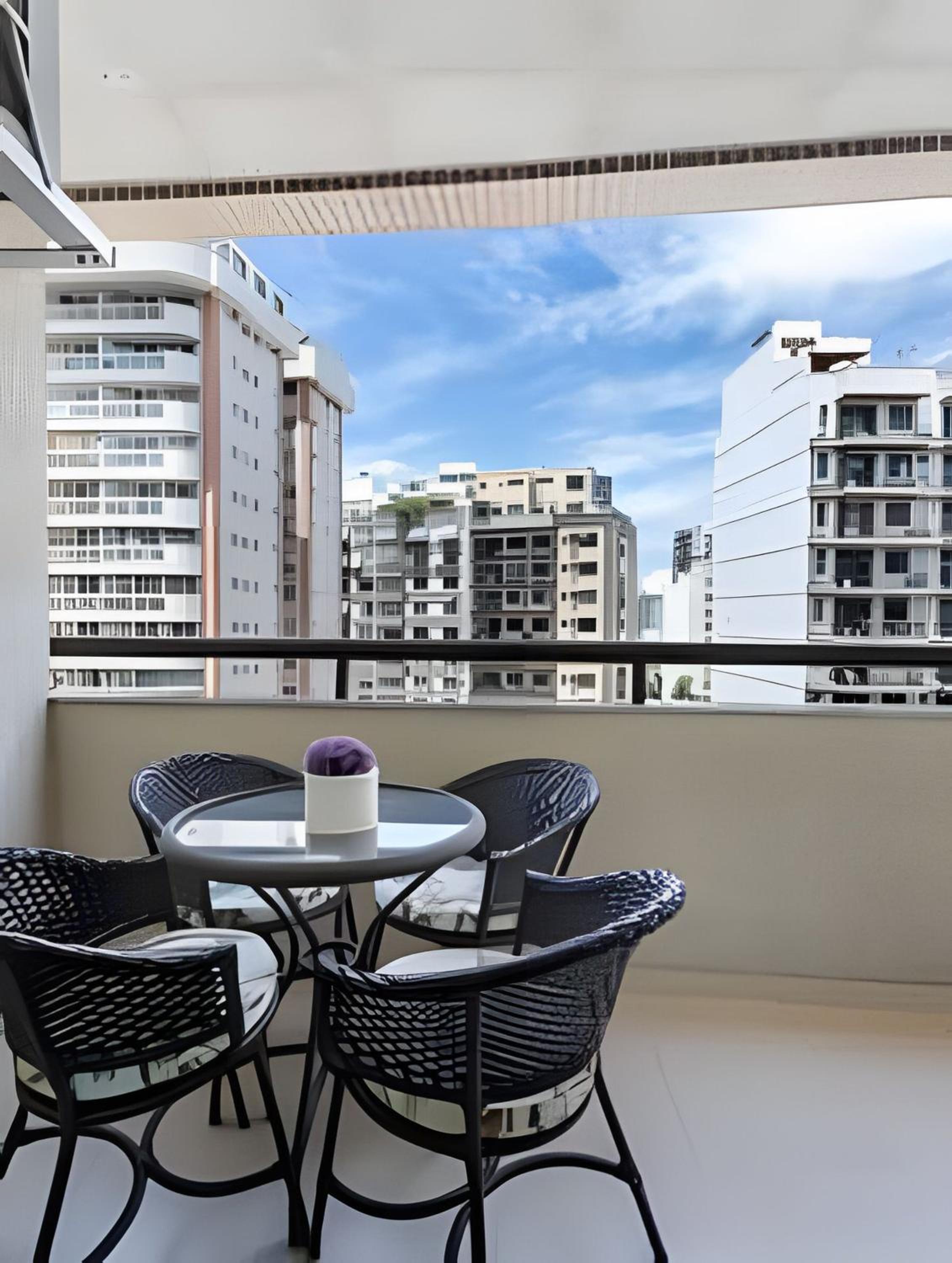 Suite, 2quartos, cozinha completa, varandão, 2 vagas de garagem