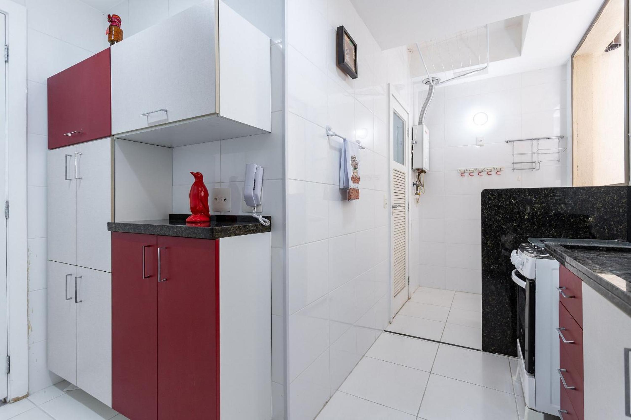 Suite, 2quartos, cozinha completa, varandão, 2 vagas de garagem