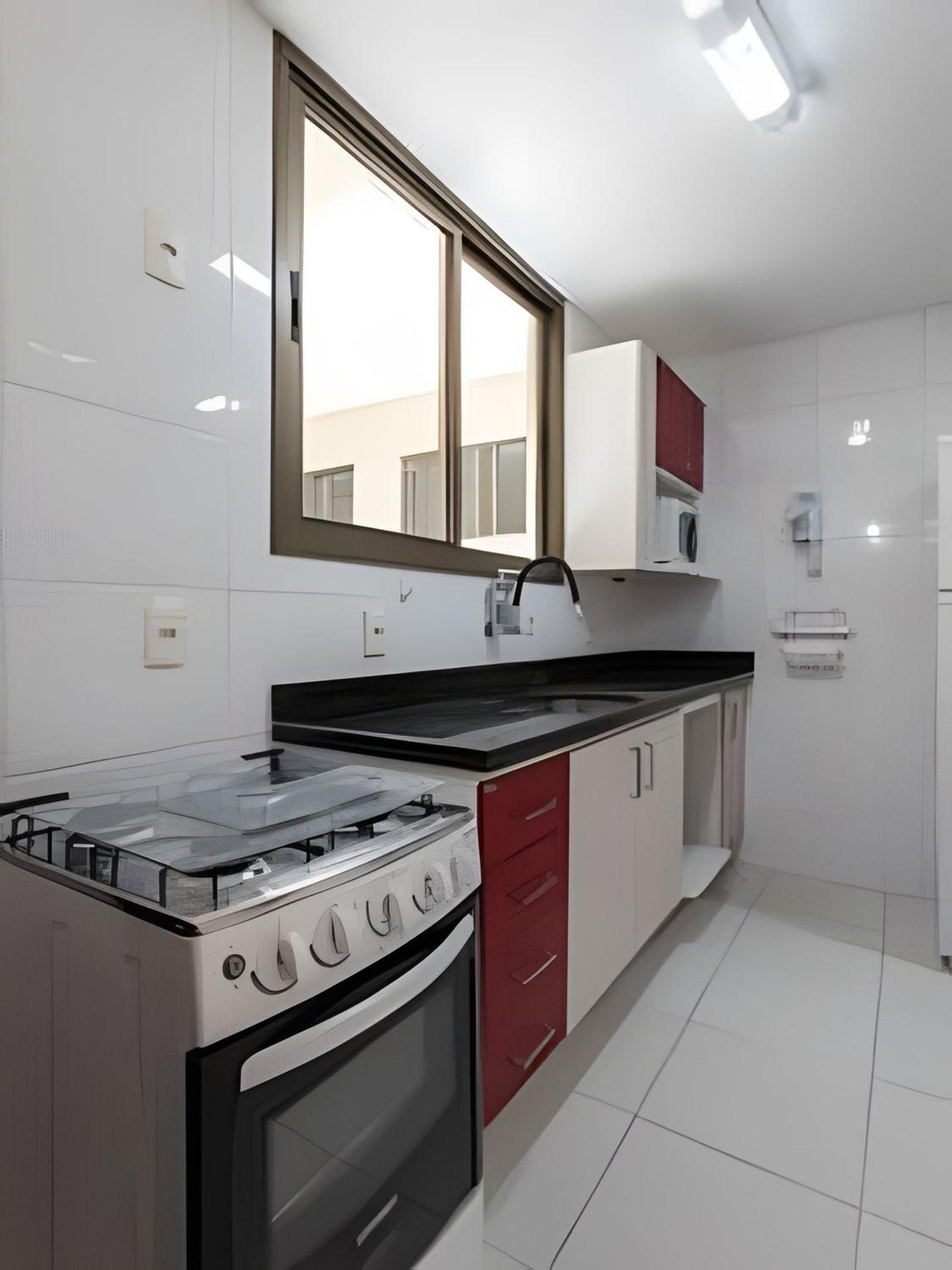 Suite, 2quartos, cozinha completa, varandão, 2 vagas de garagem