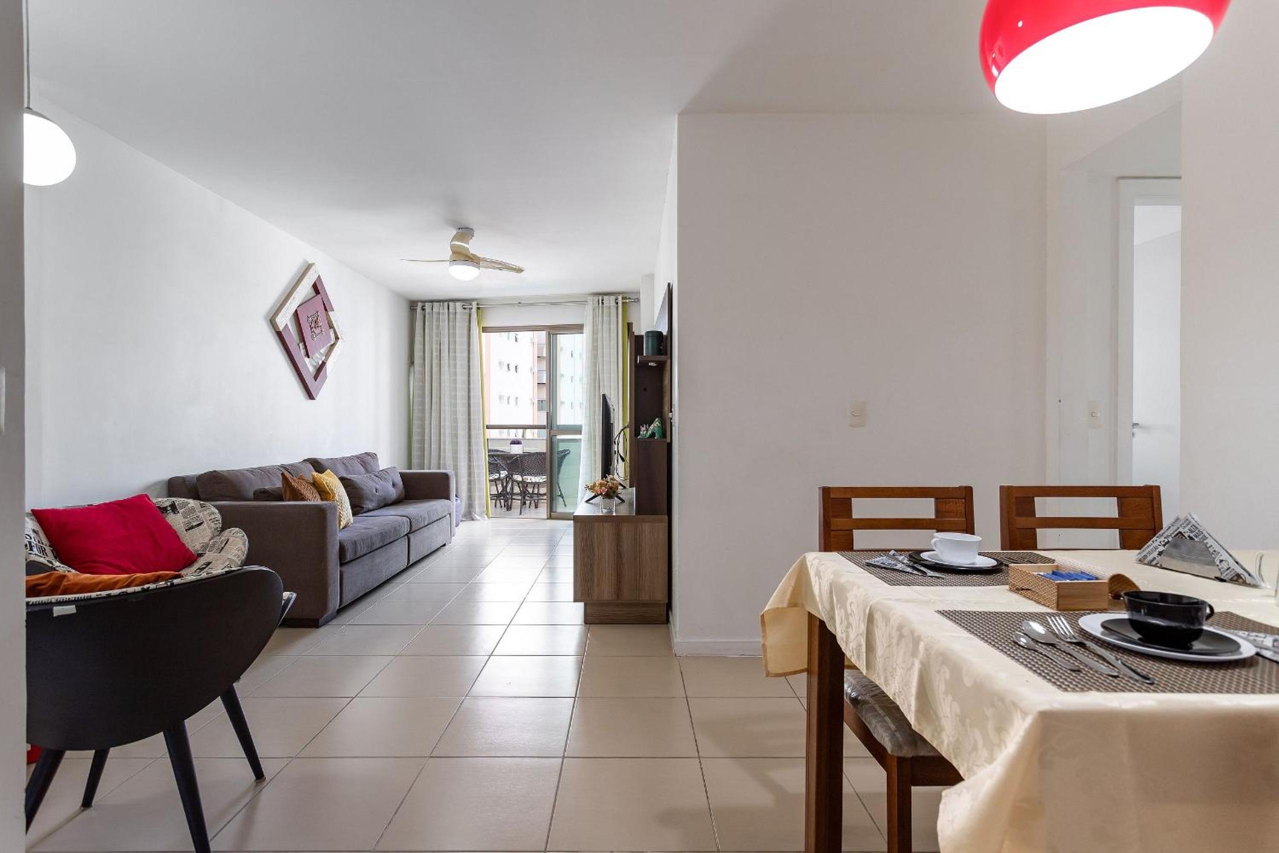 Suite, 2quartos, cozinha completa, varandão, 2 vagas de garagem