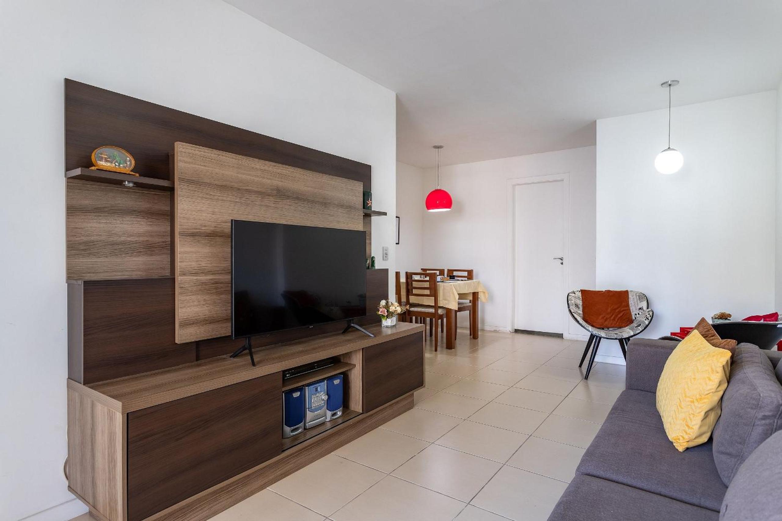 Suite, 2quartos, cozinha completa, varandão, 2 vagas de garagem