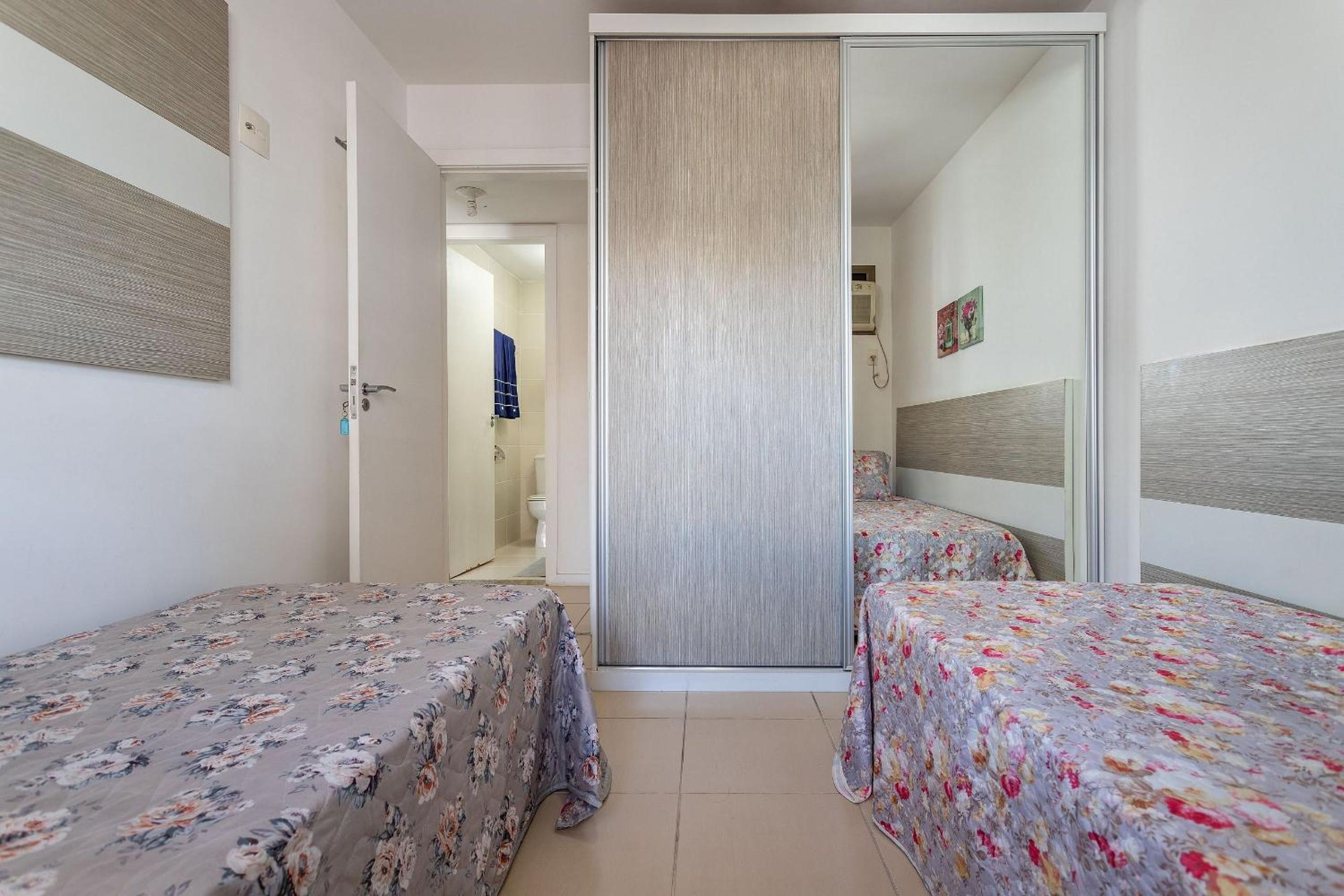 Suite, 2quartos, cozinha completa, varandão, 2 vagas de garagem