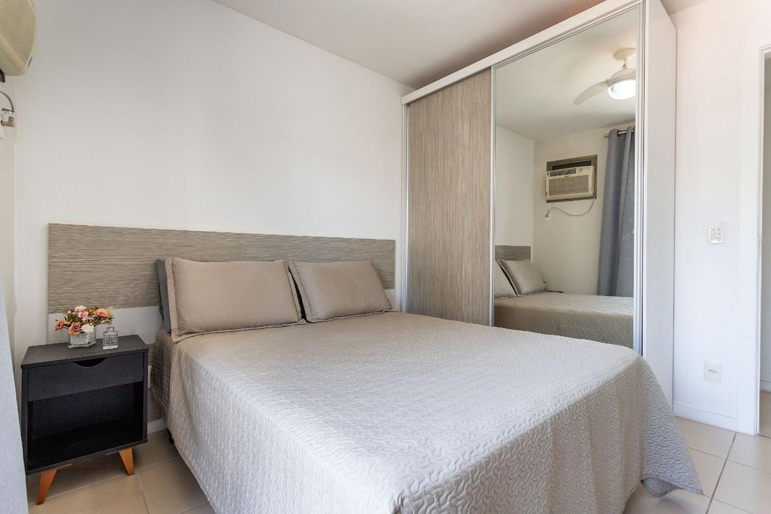 Suite, 2quartos, cozinha completa, varandão, 2 vagas de garagem