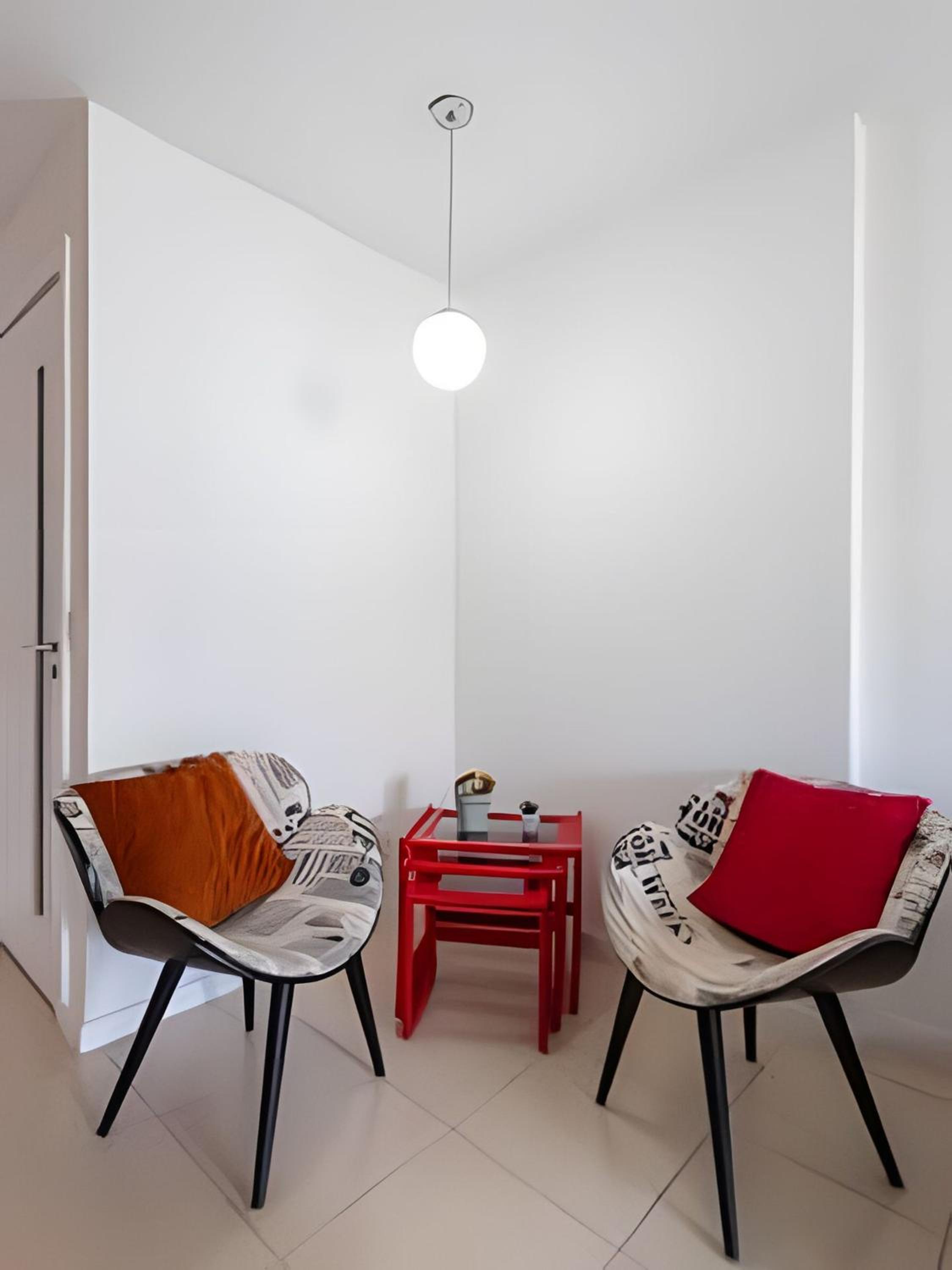 Suite, 2quartos, cozinha completa, varandão, 2 vagas de garagem
